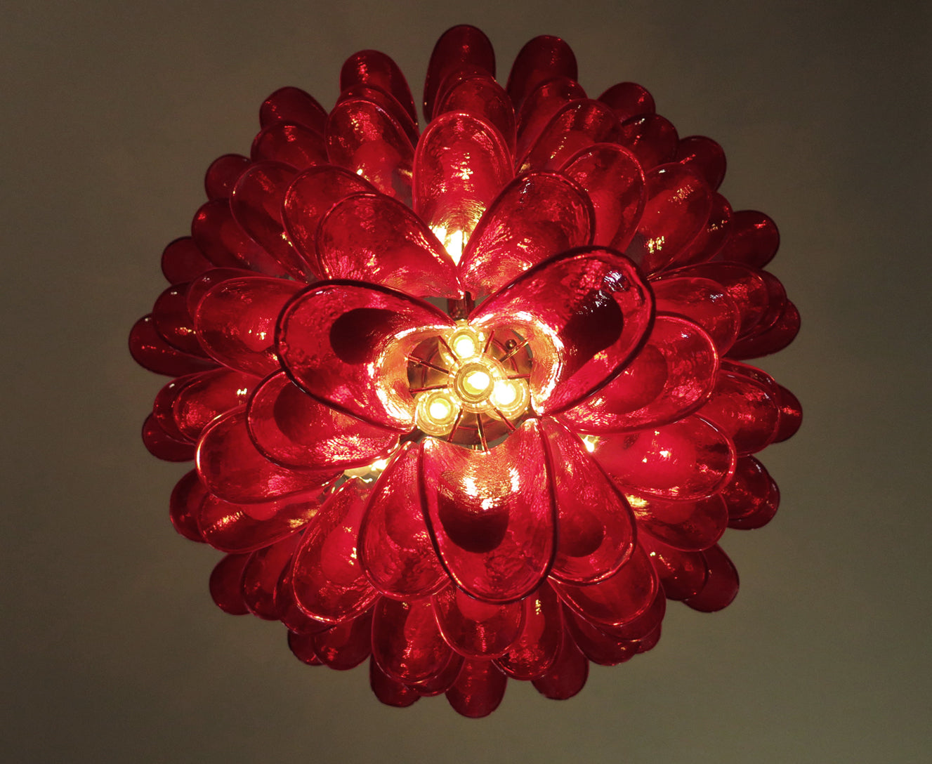 Murano Lysekrone – 75 Rød Konglebladglass – detalj 8 – Murano Classics