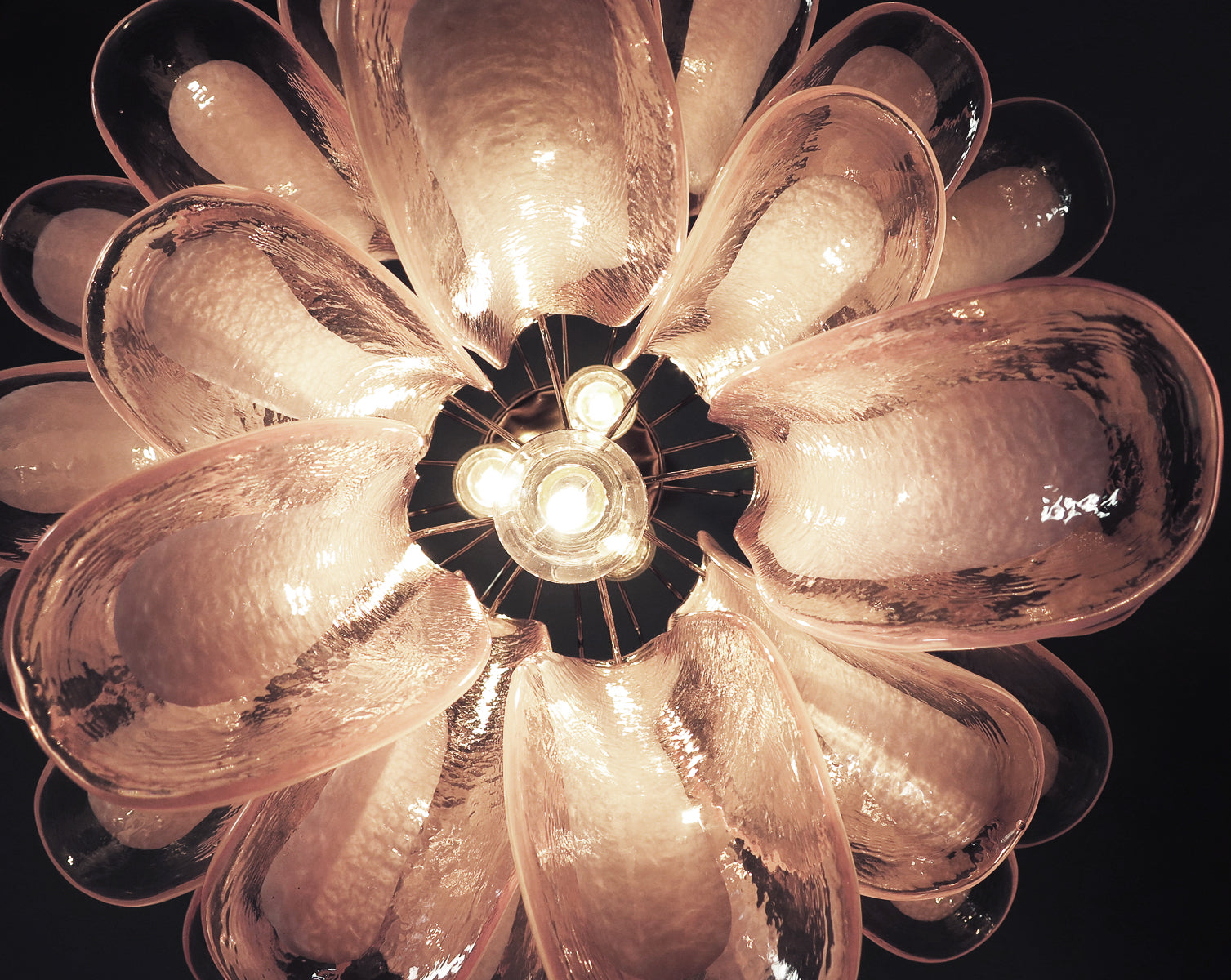 Murano Lysekrone – 26 Rosa Konglebladglass – detalj 6 – Murano Classics
