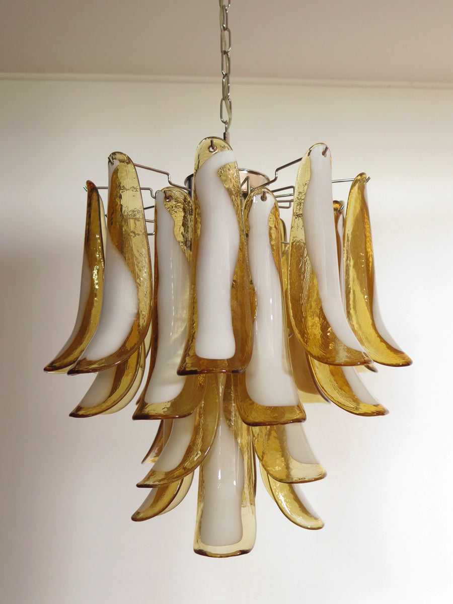 Murano Lysekrone – 26 Gule Konglebladglass – Murano Classics