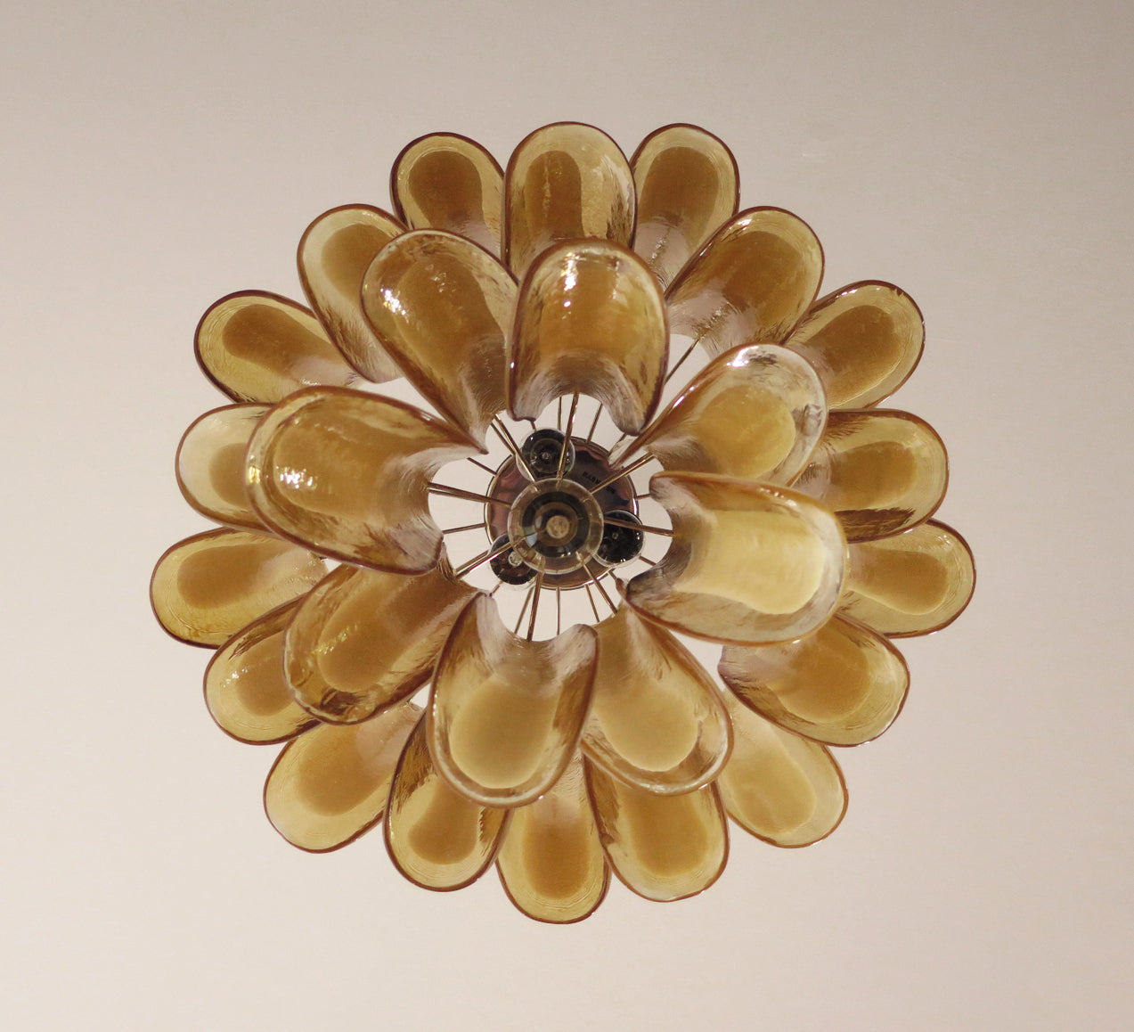 Murano Lysekrone – 26 Gule Konglebladglass – detalj 1 – Murano Classics