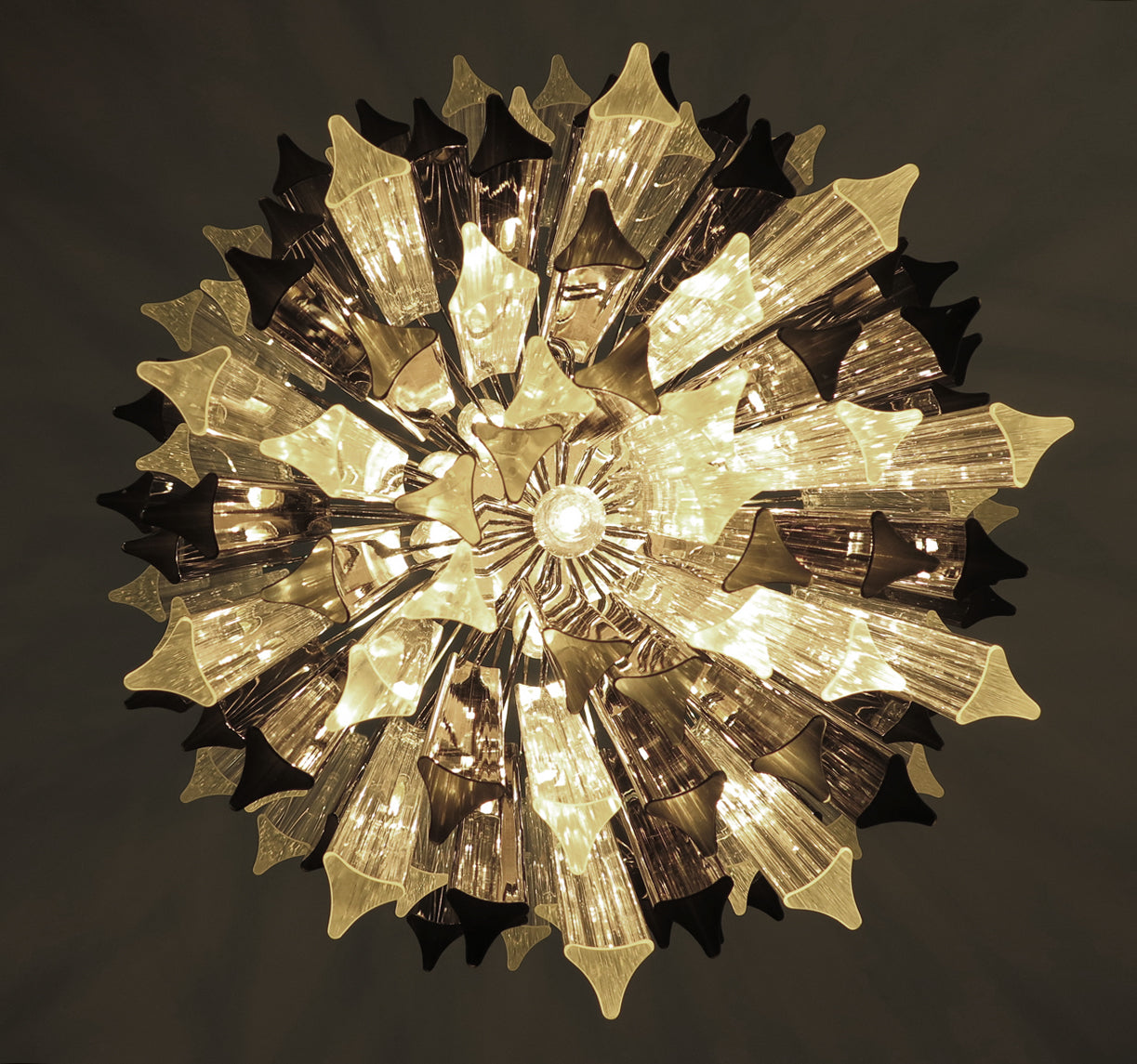 Murano Lysekrone – 107 Klare og Røykfargede Prismeglass – detalj 1 – Murano Classics
