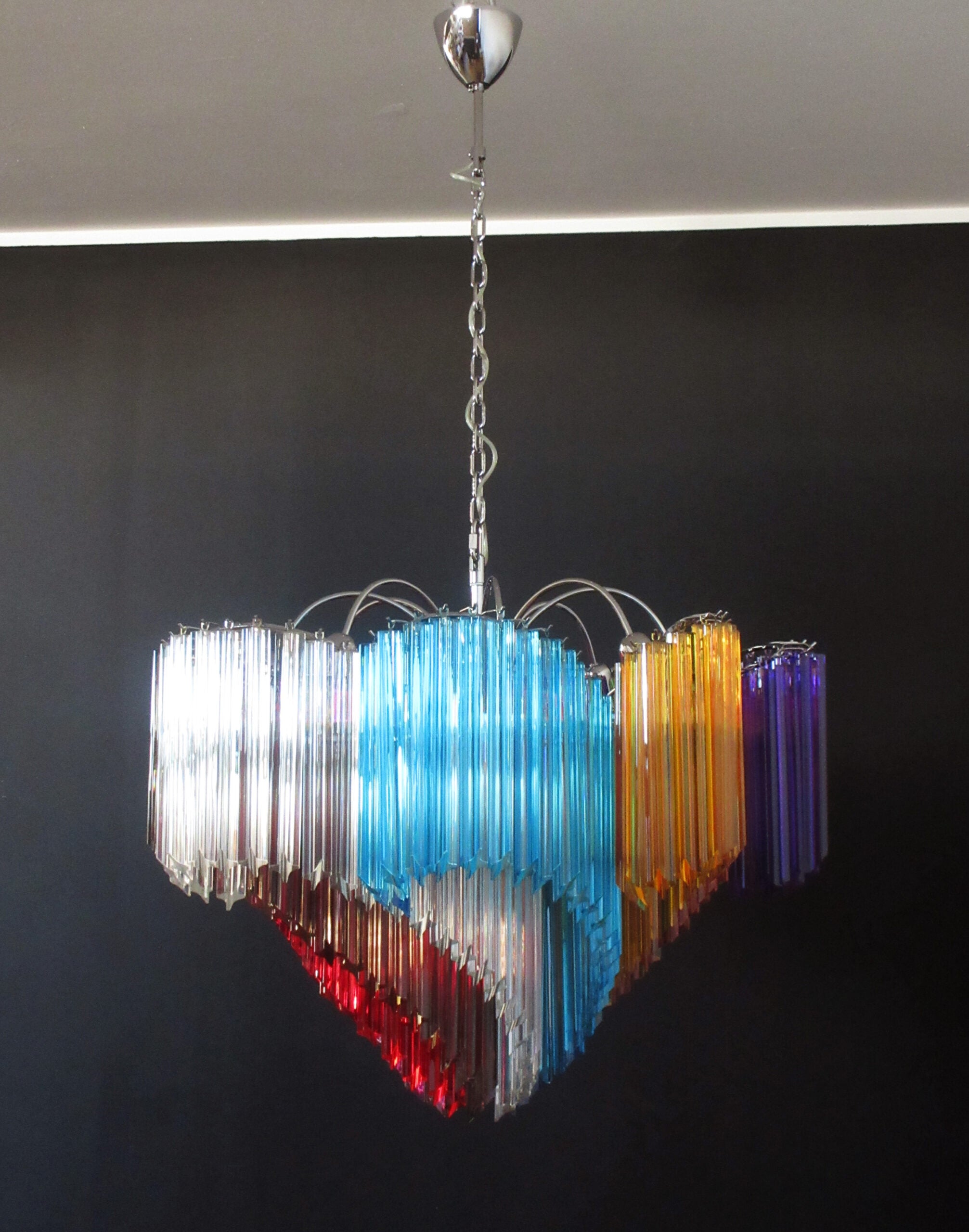 Murano Lysekrone – 200 Multifargede Prismeglass – Murano Classics