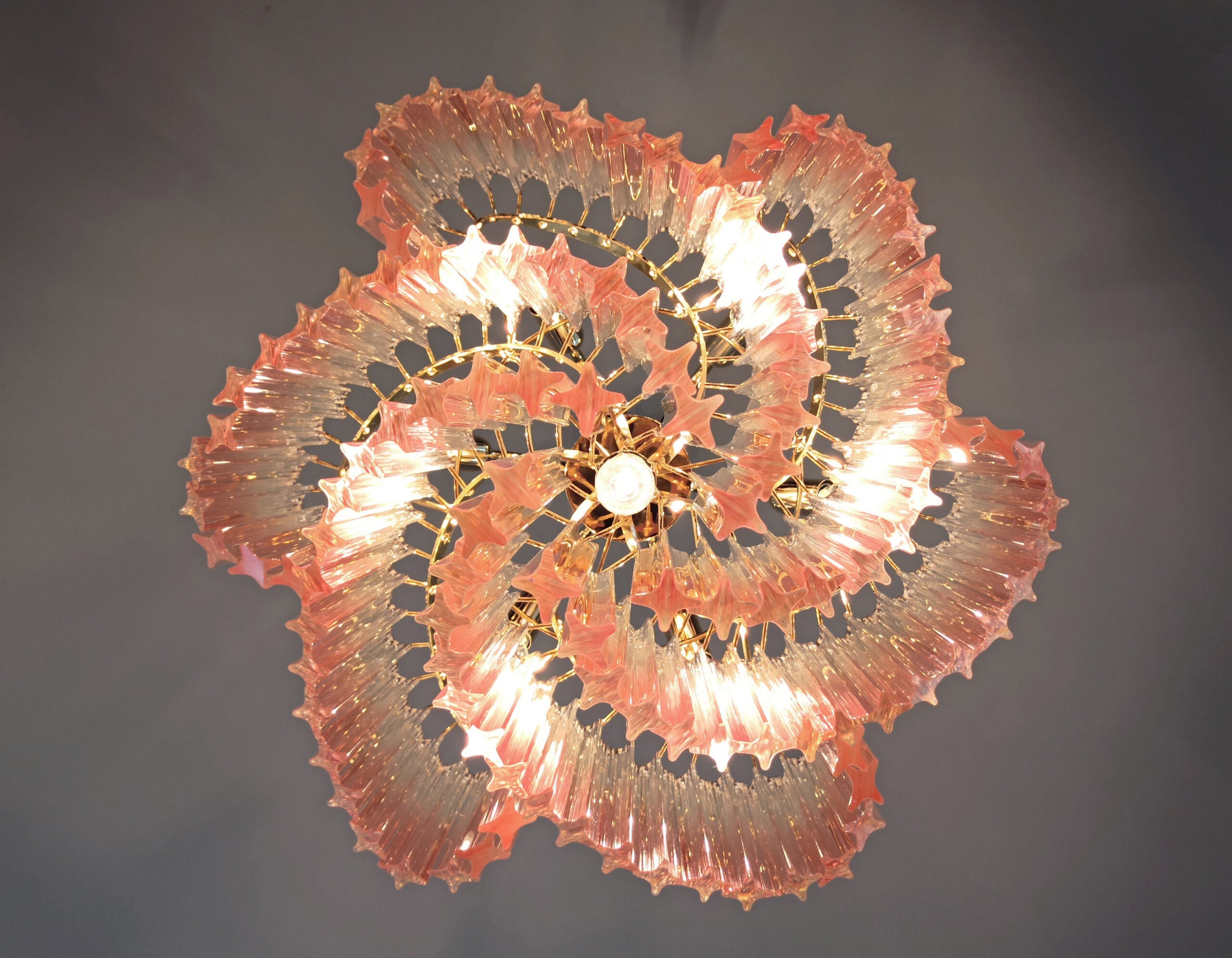 Murano Lysekrone – 114 Gradvis Rosa Prismeglass – detalj 1 – Murano Classics
