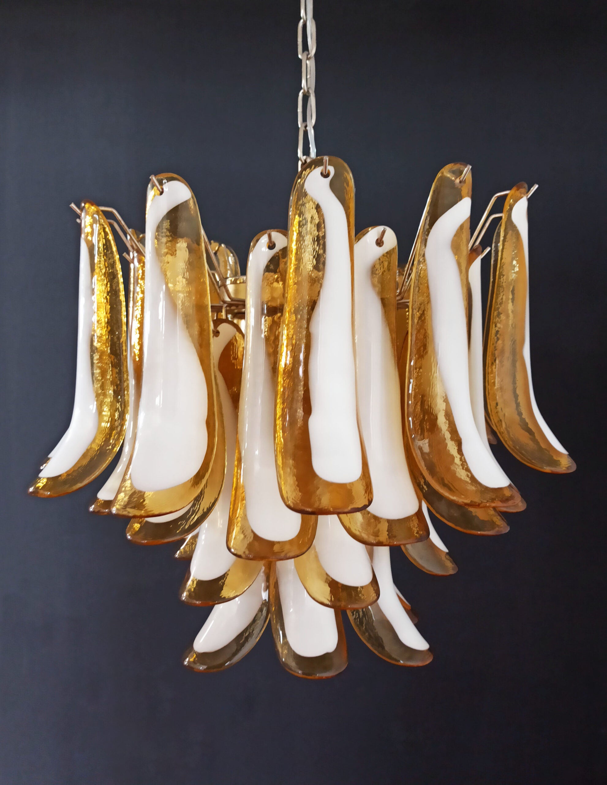 Murano Lysekrone – 36 Gule Konglebladglass – detalj 2 – Murano Classics