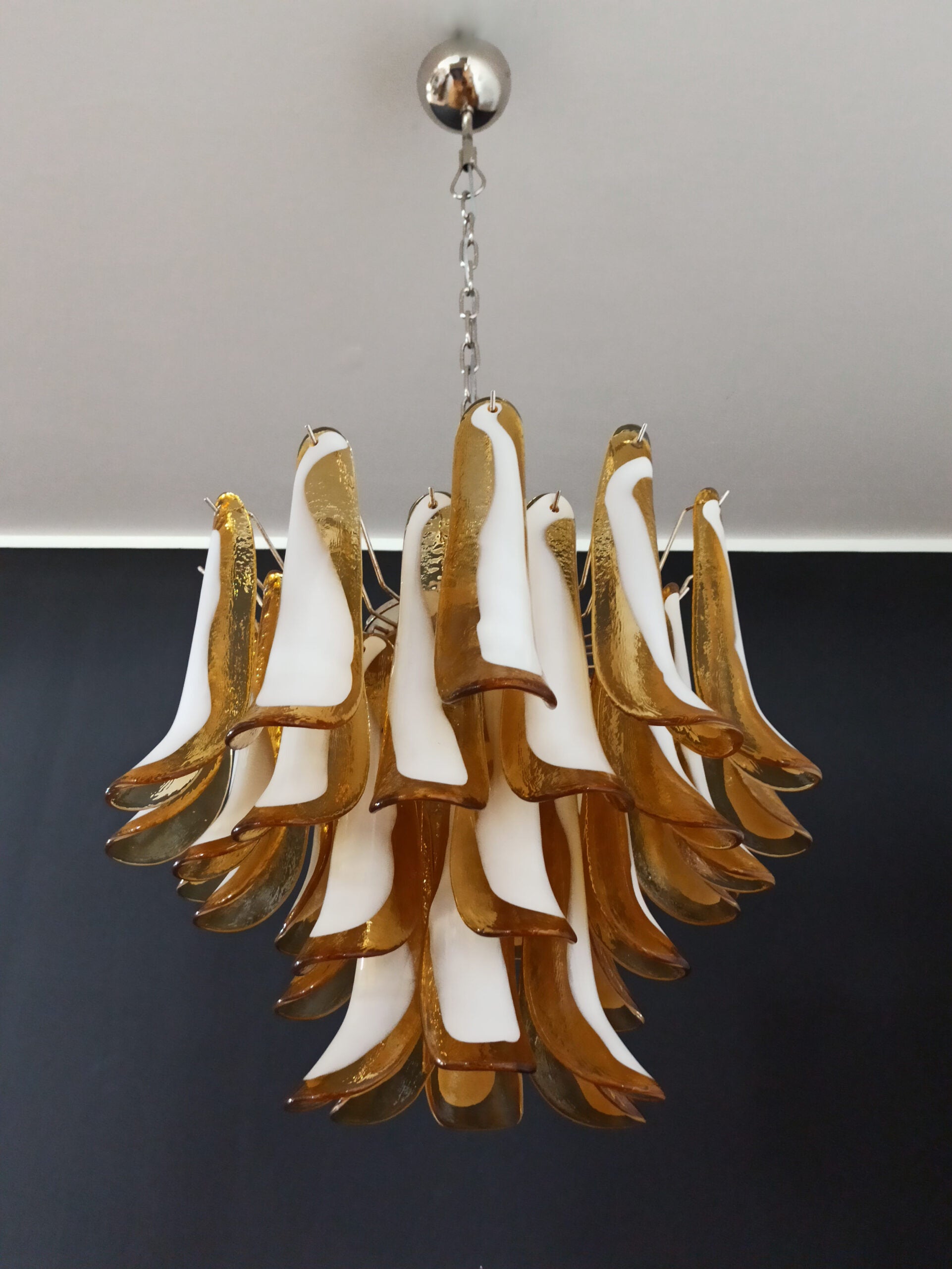 Murano Lysekrone – 36 Gule Konglebladglass – Murano Classics