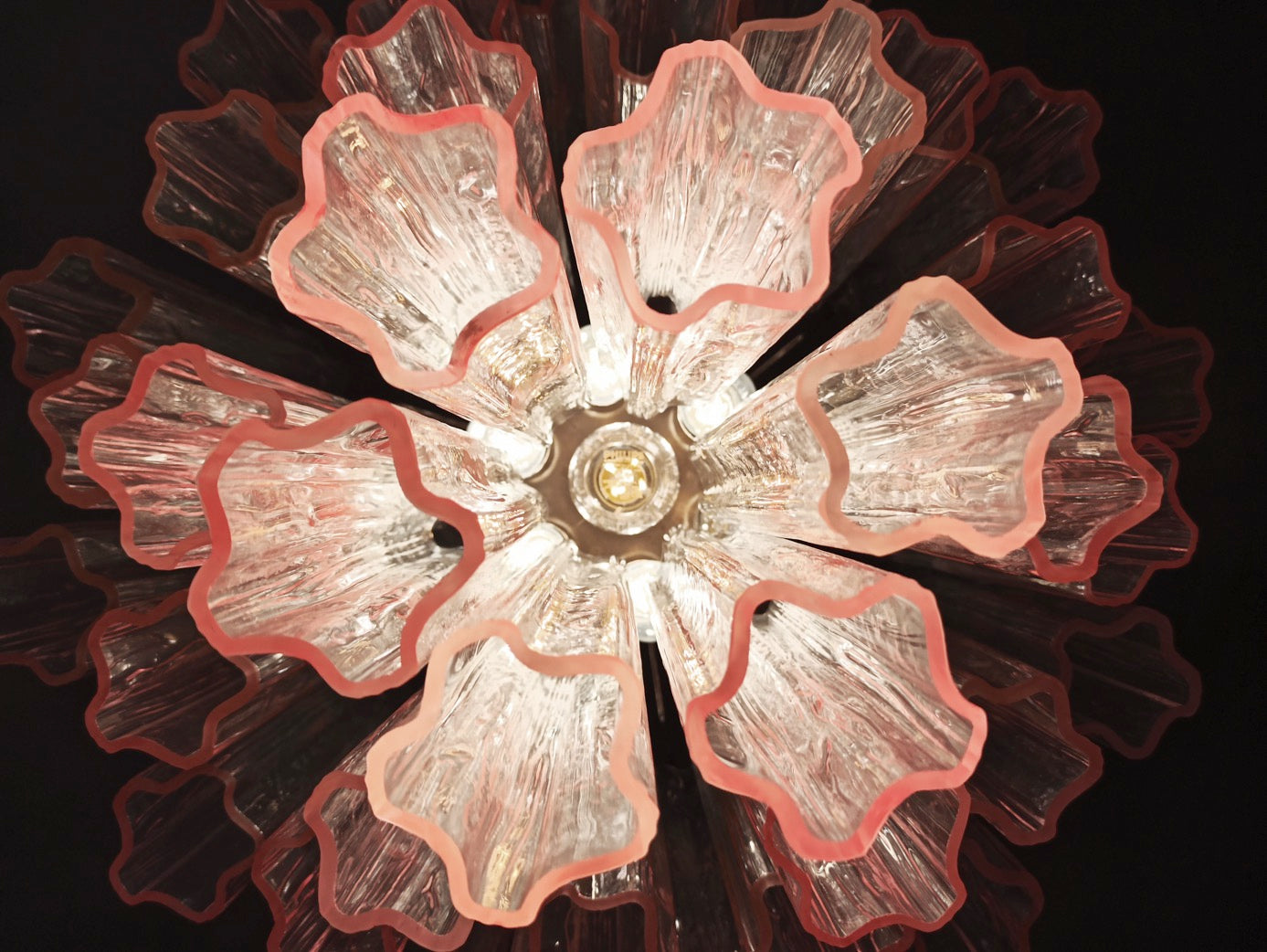 Murano Lysekrone – 36 Gradvis Rosa Glassrør – detalj 5 – Murano Classics