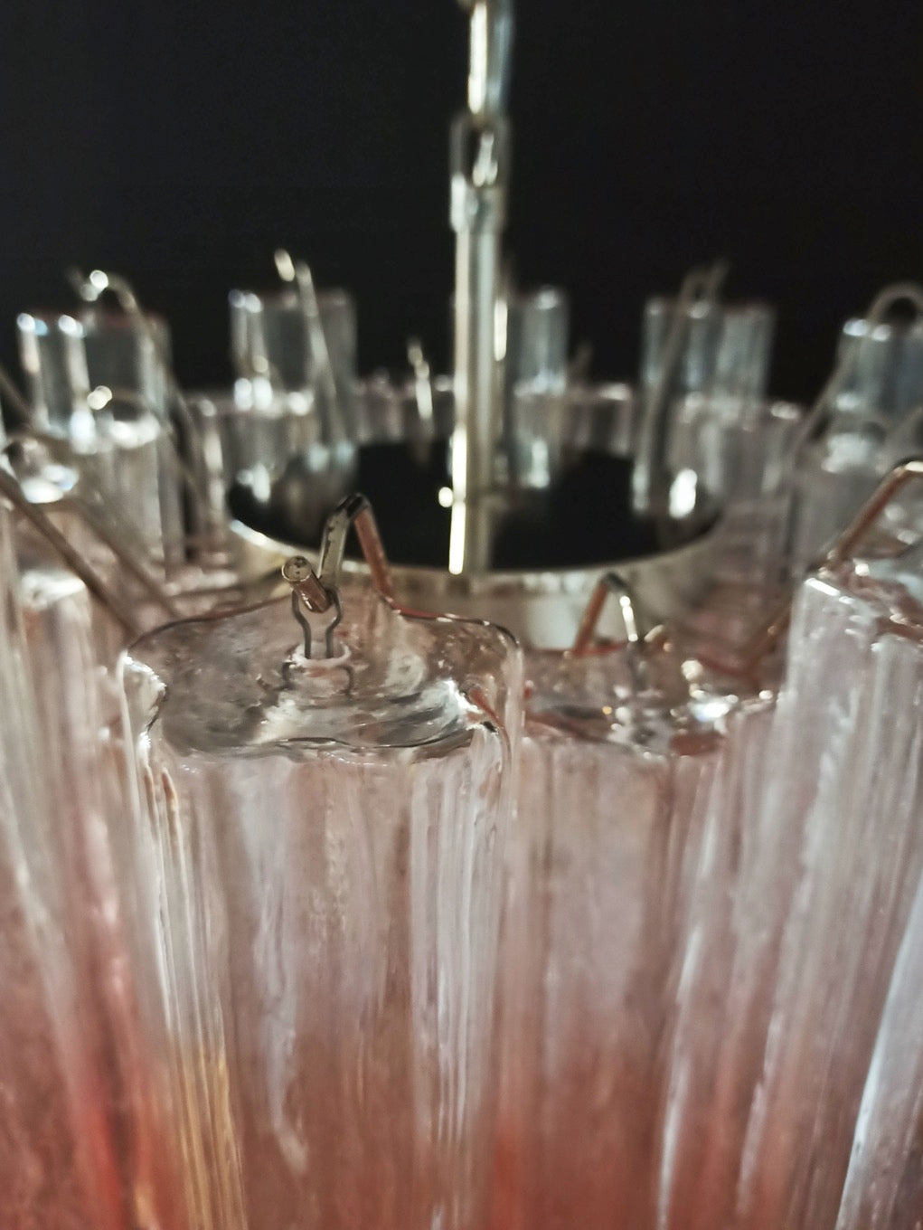 Murano Lysekrone – 36 Gradvis Rosa Glassrør – detalj 3 – Murano Classics