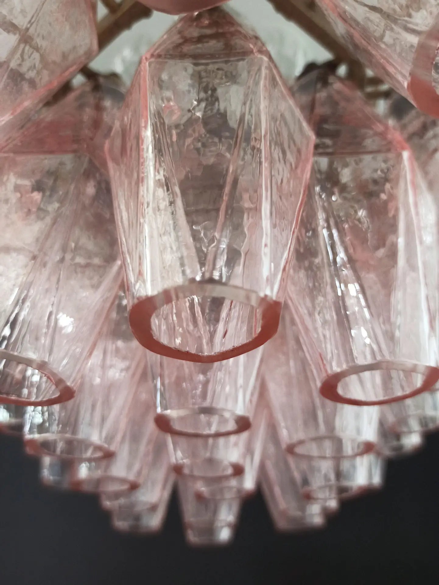 Murano Lysekrone – 56 Rosa Poliedriglass – detalj 9 – Murano Classics
