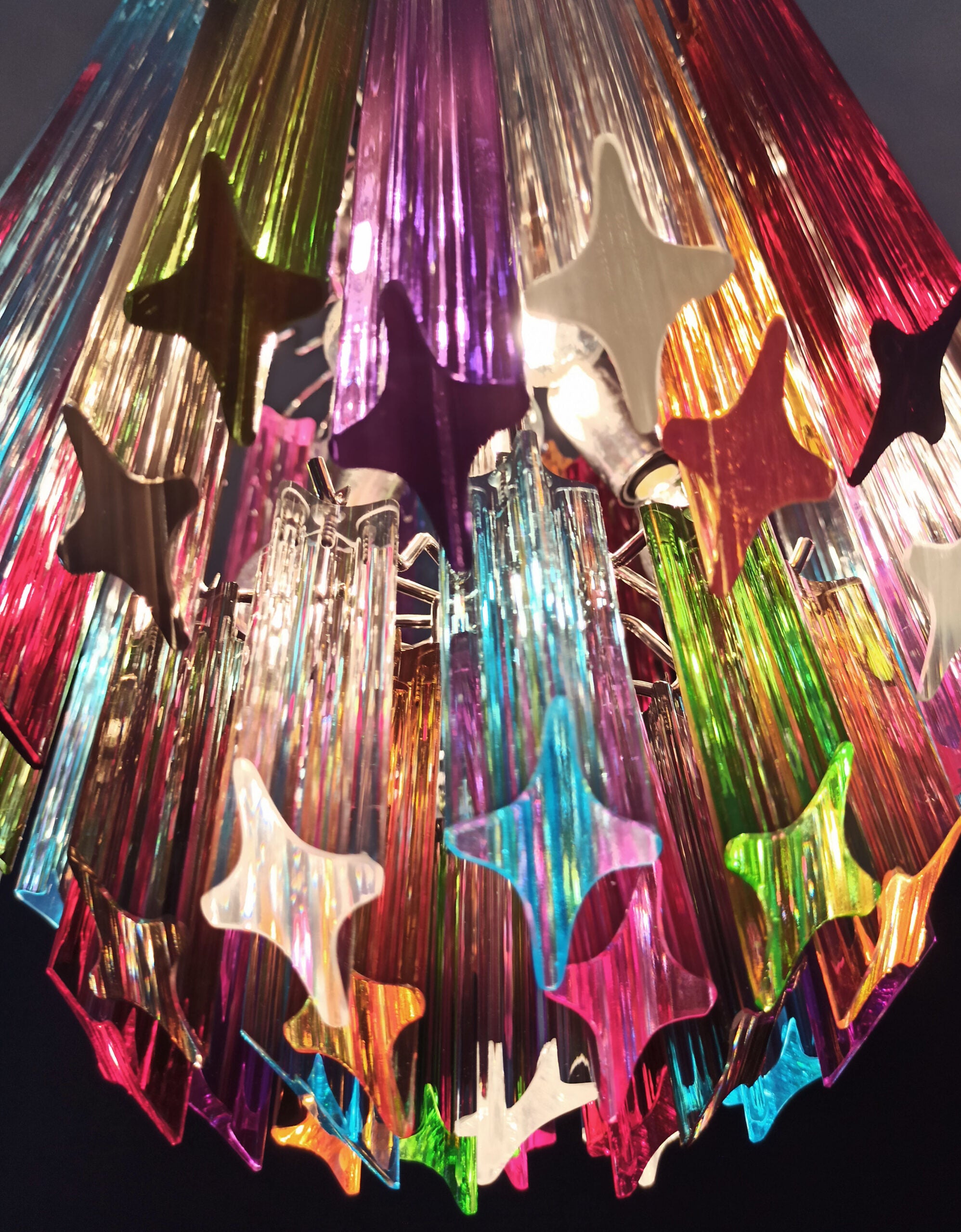Murano Lysekrone – 47 Multifargede Prismeglass – detalj 7 – Murano Classics