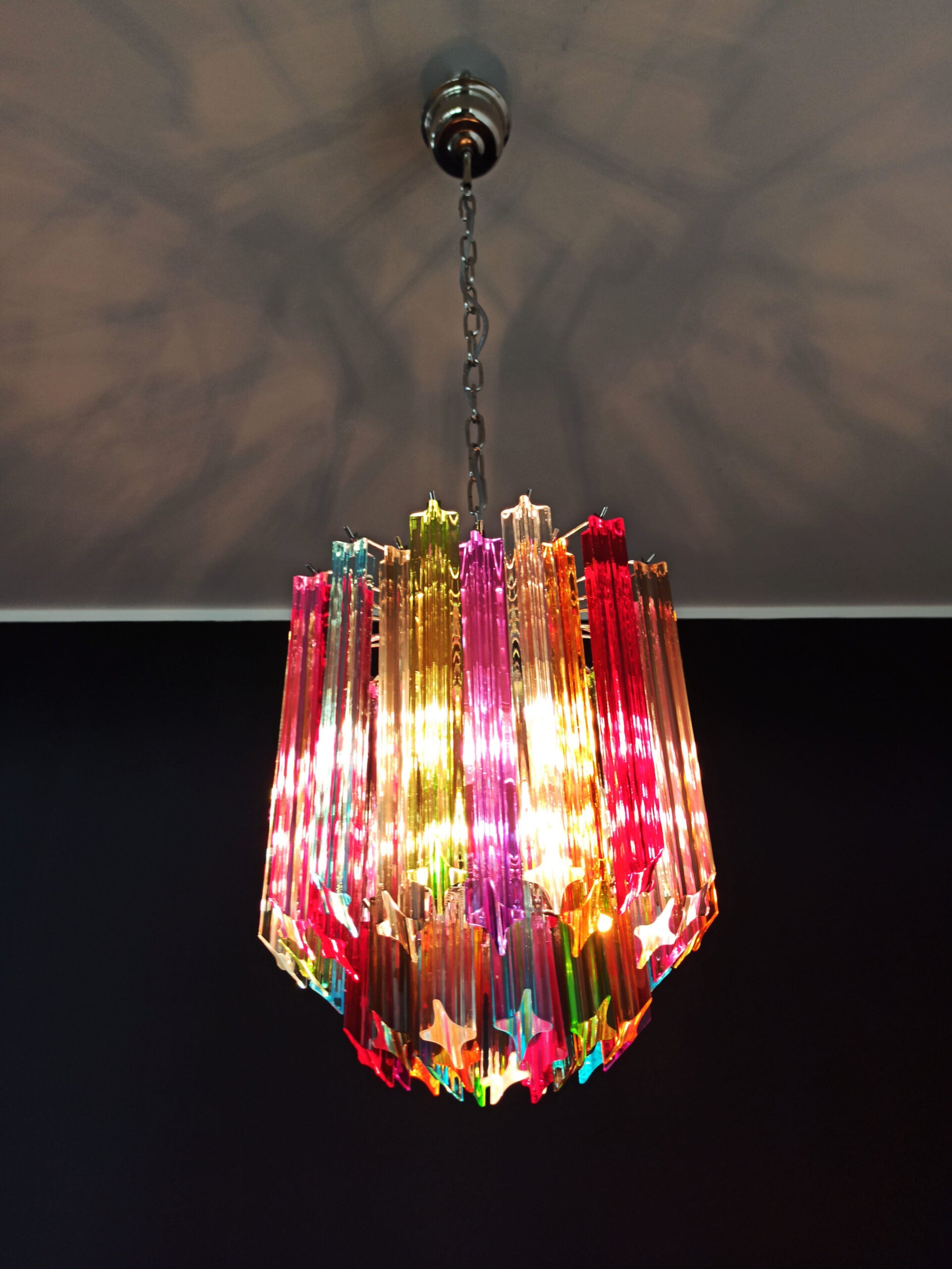 Murano Lysekrone – 47 Multifargede Prismeglass – detalj 10 – Murano Classics