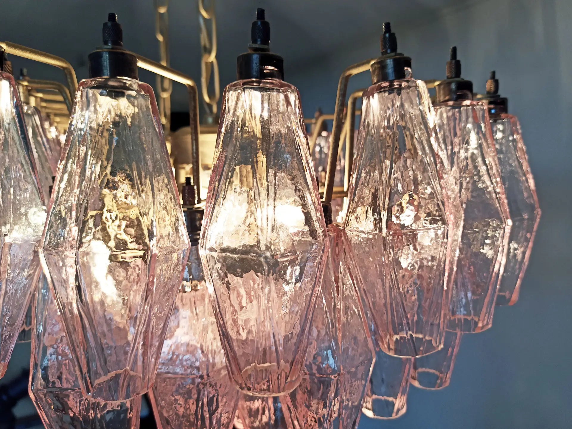 Murano Lysekrone – 84 Rosa Poliedriglass – detalj 6 – Murano Classics
