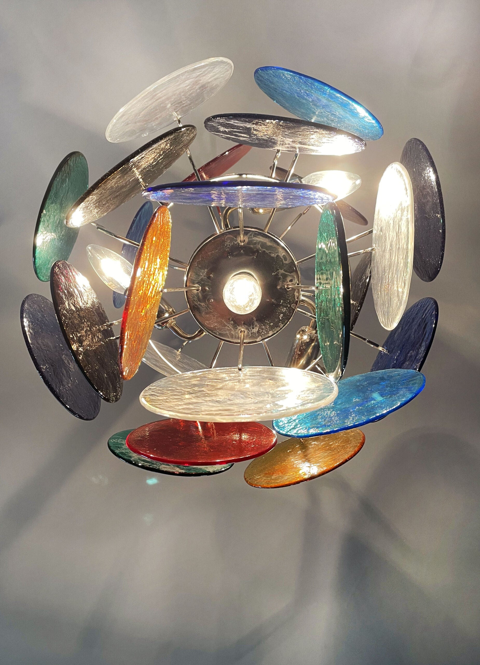 Murano Lysekrone – 24 Multifargede Glassdisker – Murano Classics