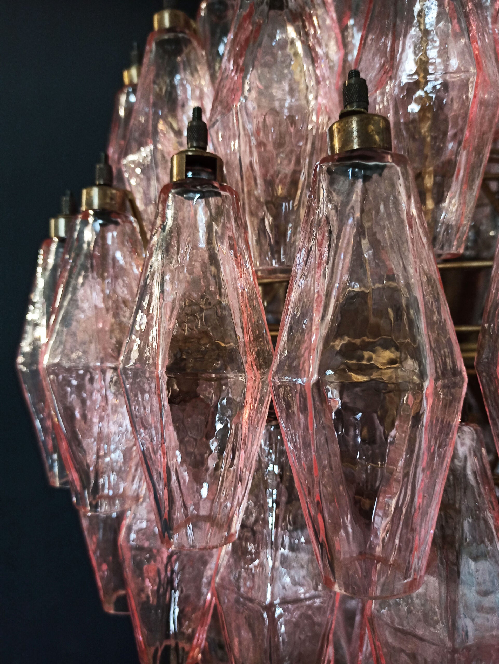 Murano Lysekrone – 140 Rosa Poliedriglass – detalj 2 – Murano Classics