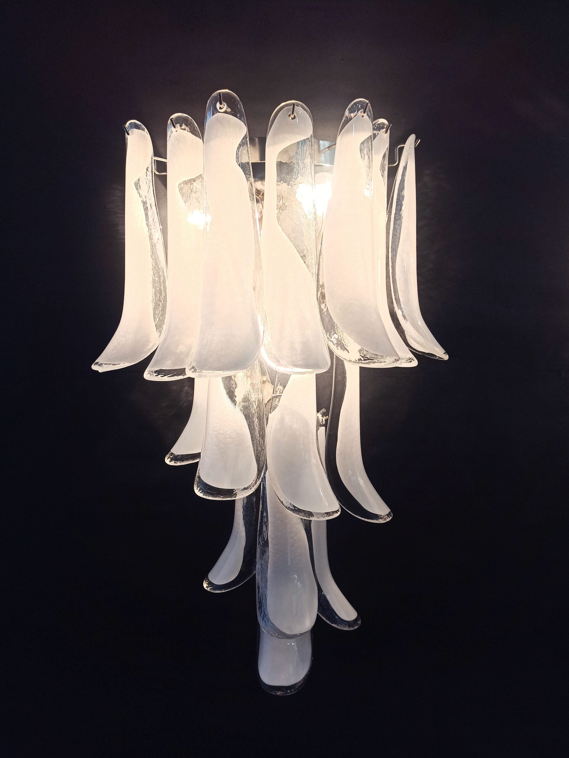 Murano Vegglampe – 16 Hvite Konglebladglass – 2 stk – detalj 1 – Murano Classics