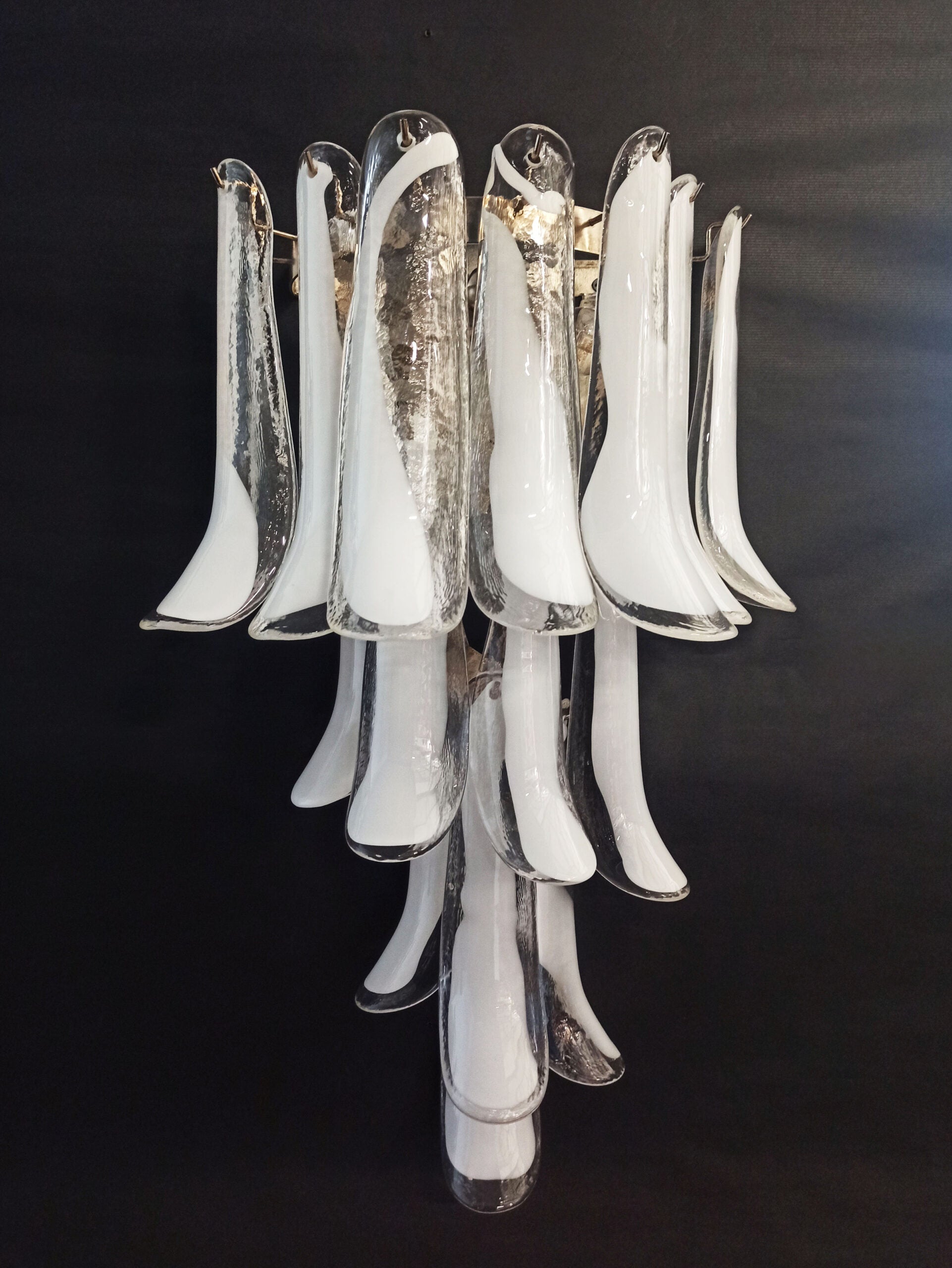 Murano Vegglampe – 16 Hvite Konglebladglass – 2 stk – Murano Classics