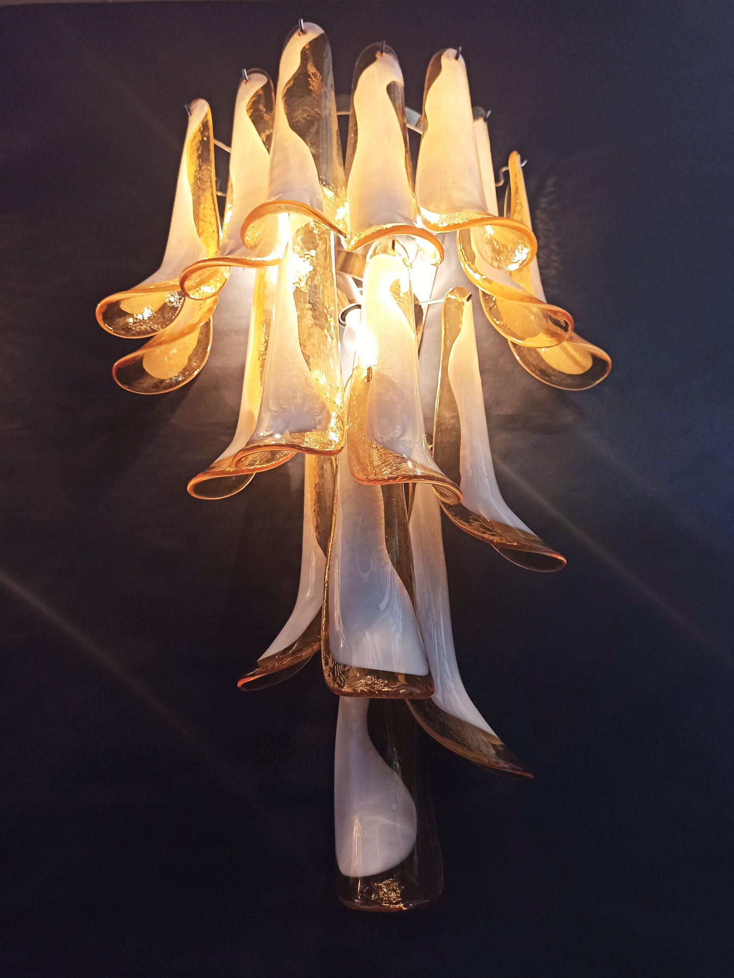 Murano Vegglampe | 16 Karamelfargede Konglebladglass | 1 par