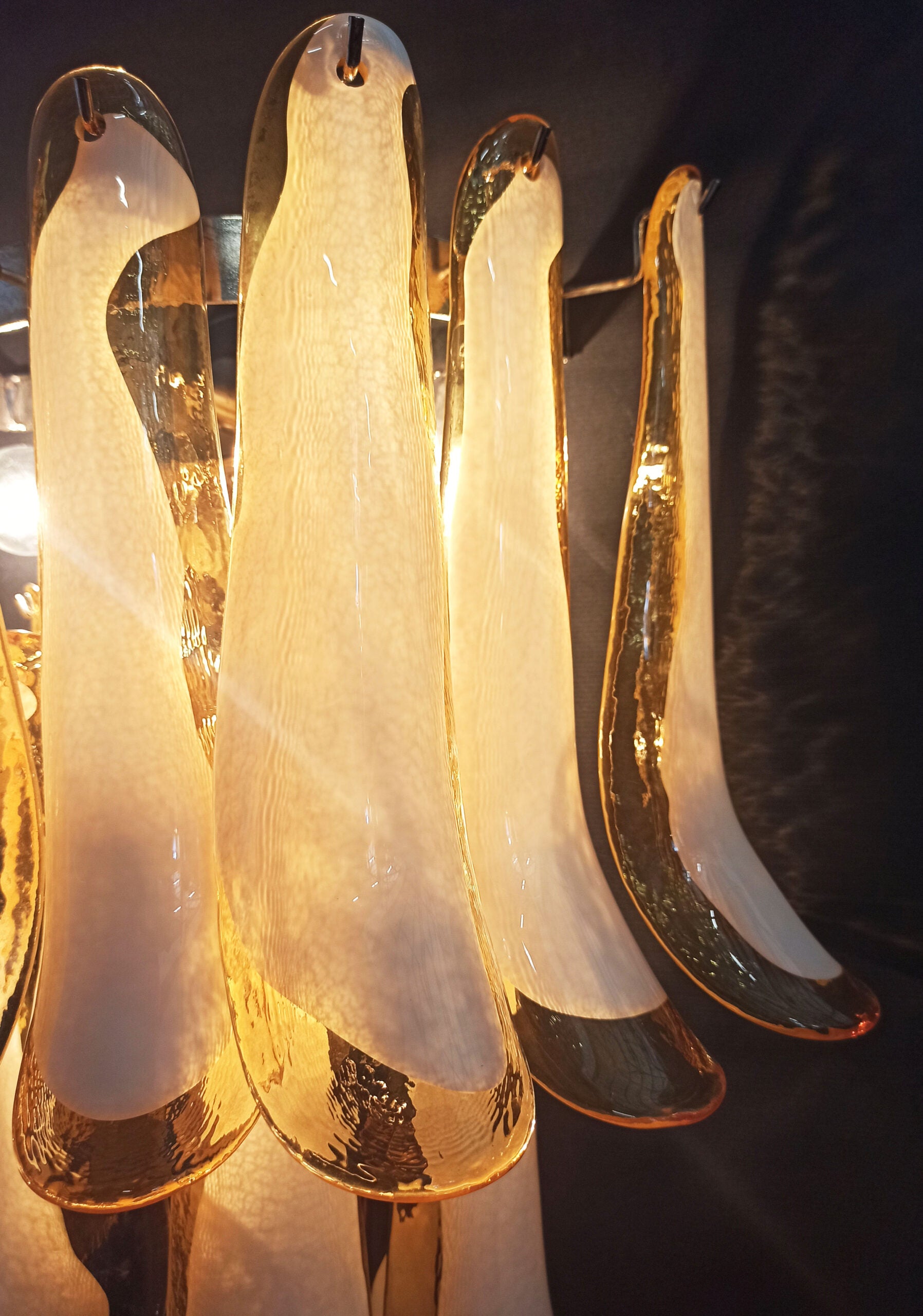 Murano Vegglampe – 16 Karamelfargede Konglebladglass – 2 stk – detalj 5 – Murano Classics