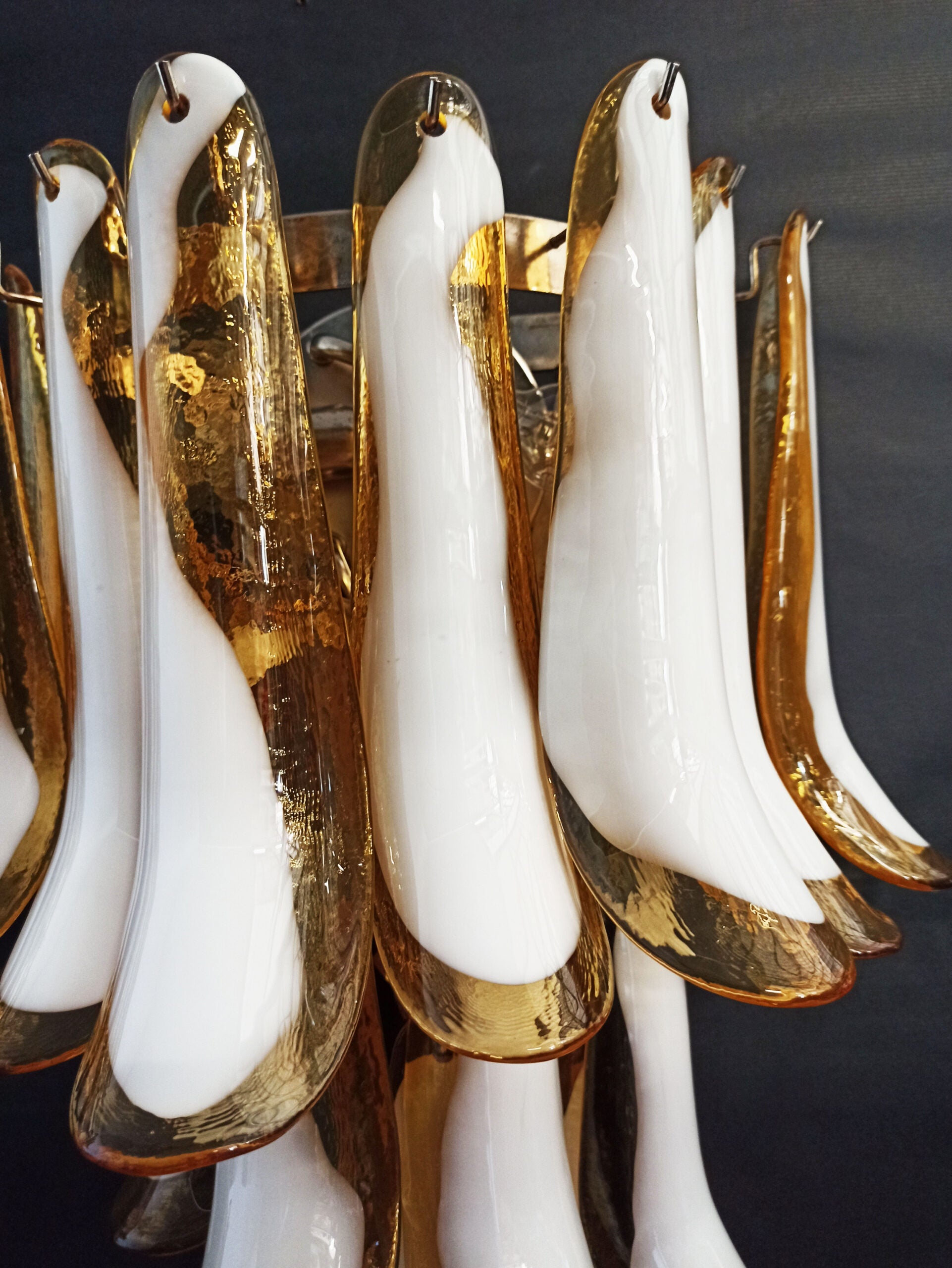 Murano Vegglampe – 16 Karamelfargede Konglebladglass – 2 stk – detalj 4 – Murano Classics