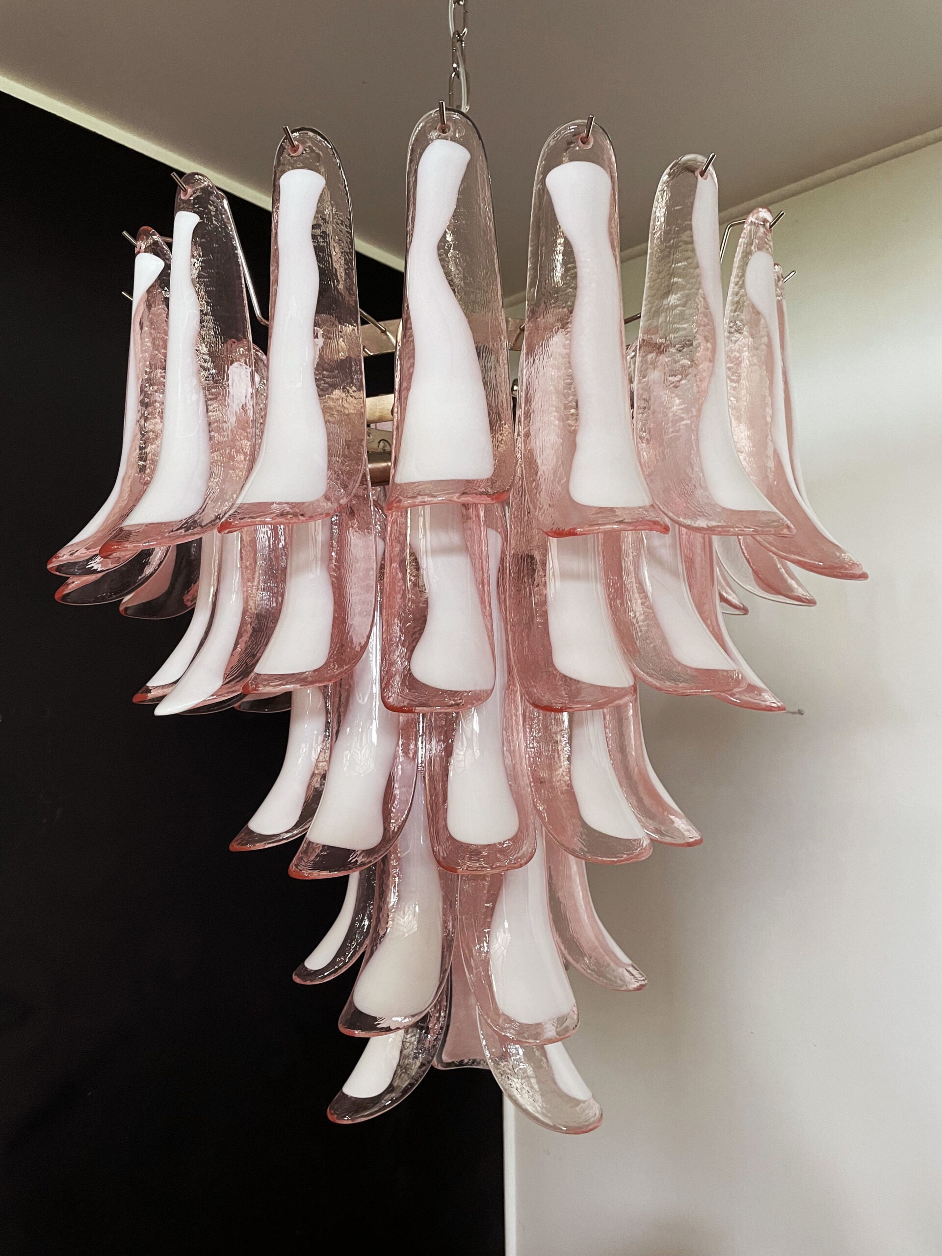Murano Lysekrone – 52 Rosa Konglebladglass – detalj 9 – Murano Classics