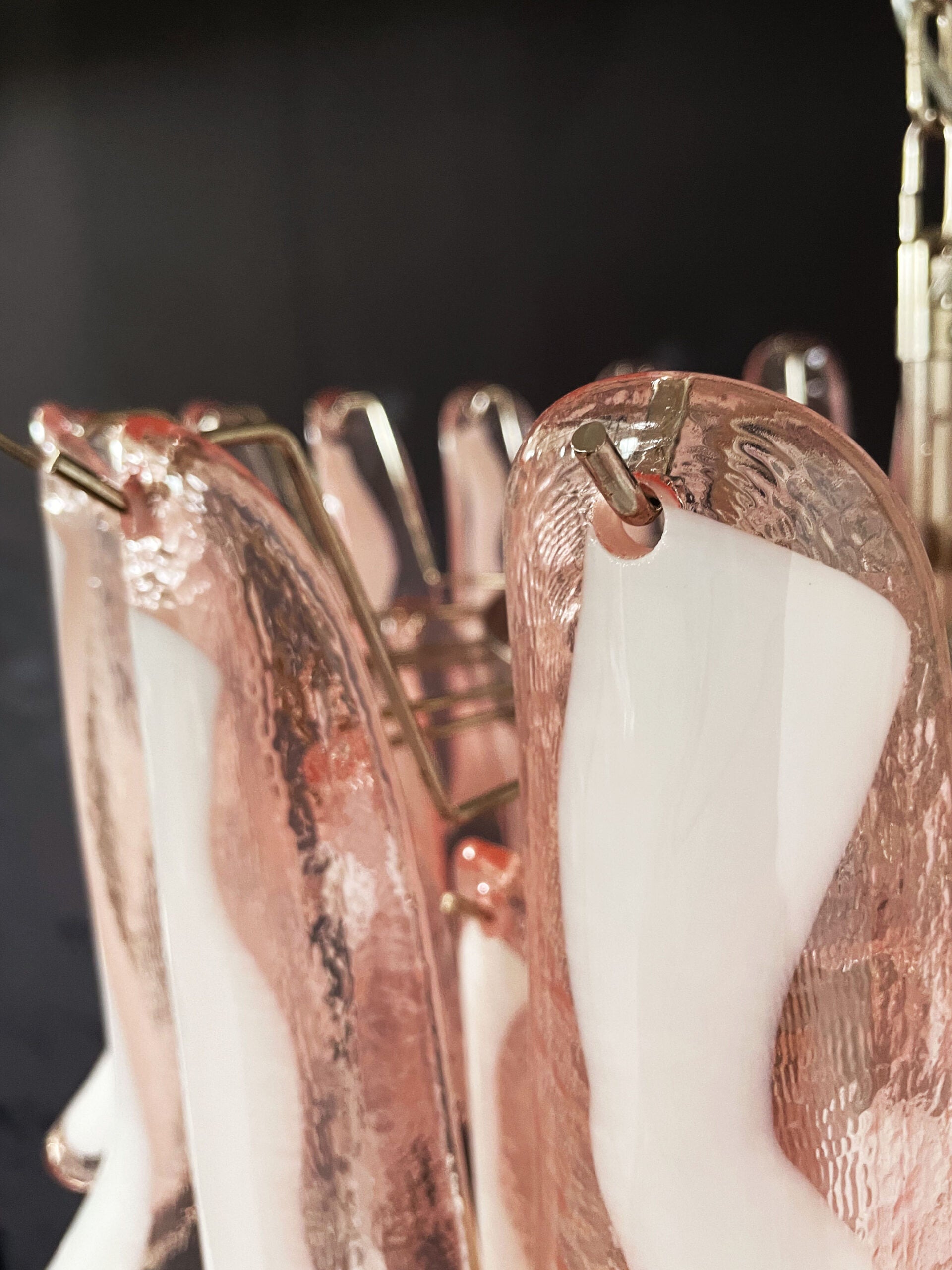 Murano Lysekrone – 52 Rosa Konglebladglass – detalj 8 – Murano Classics