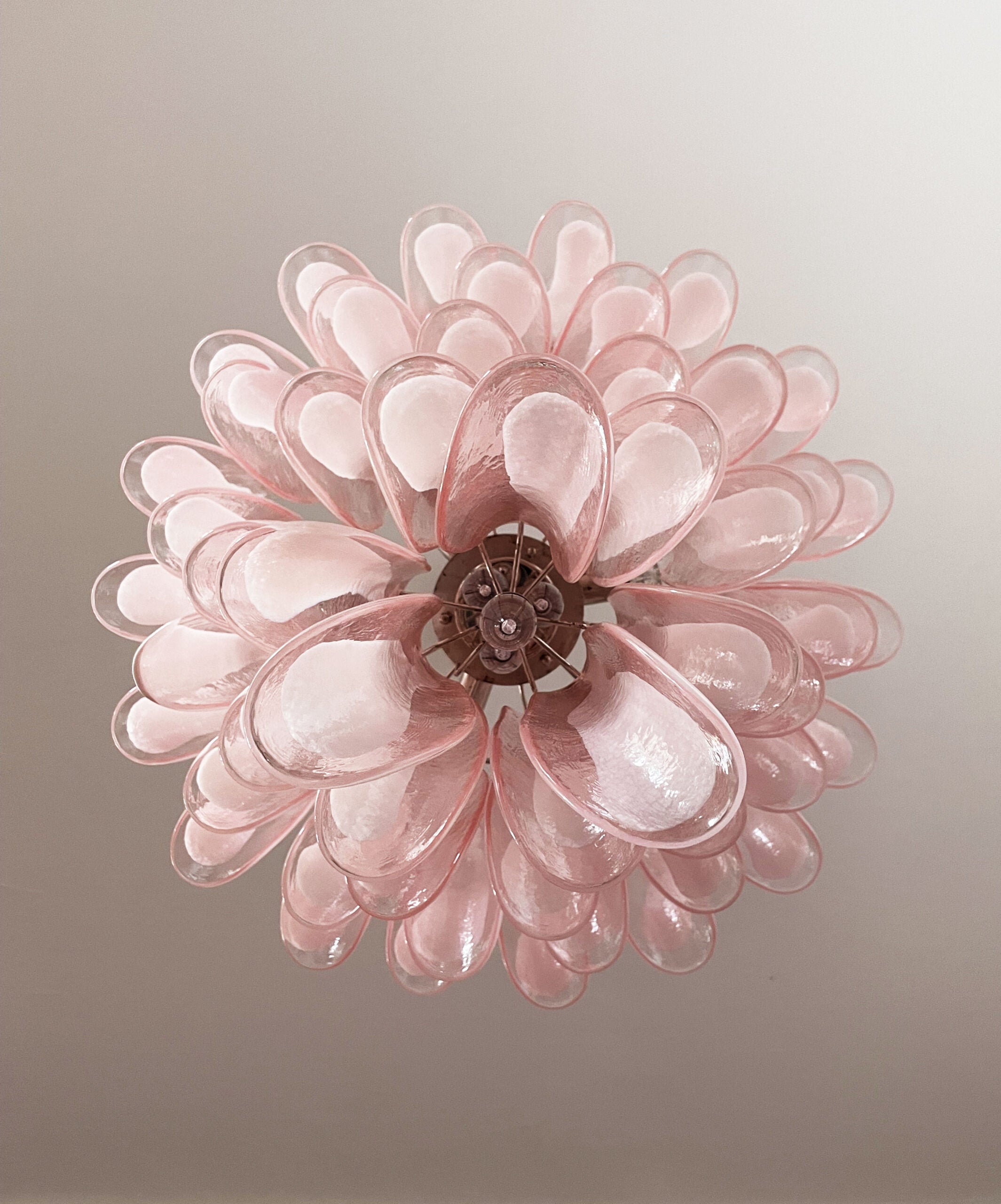 Murano Lysekrone – 52 Rosa Konglebladglass – detalj 1 – Murano Classics