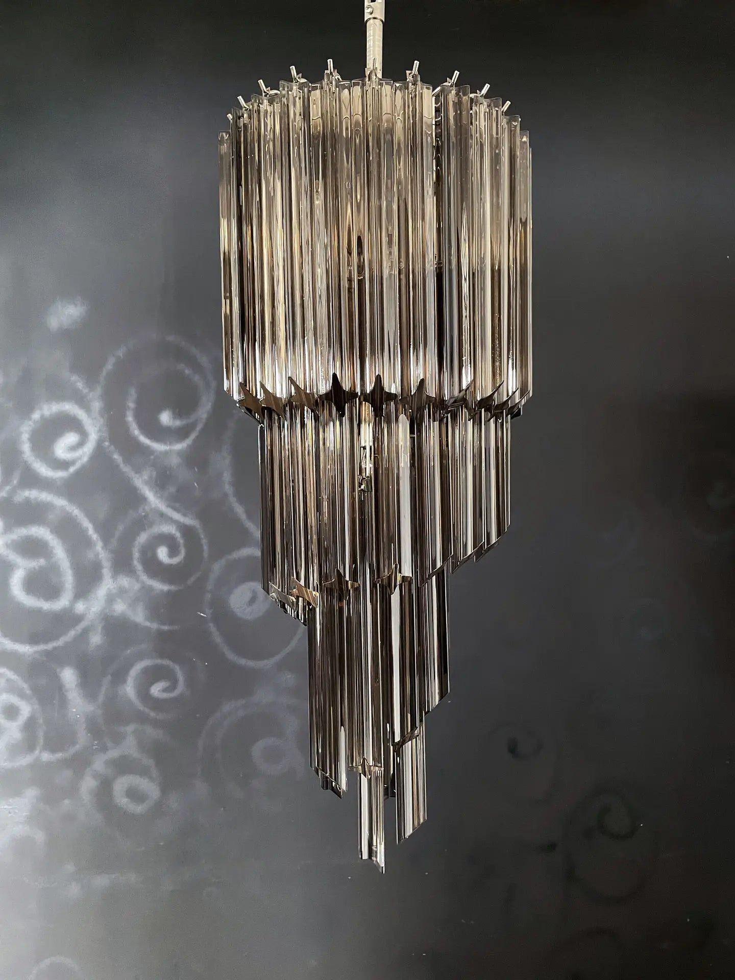 Murano Lysekrone – 54 Røykfargede Prismeglass – Murano Classics
