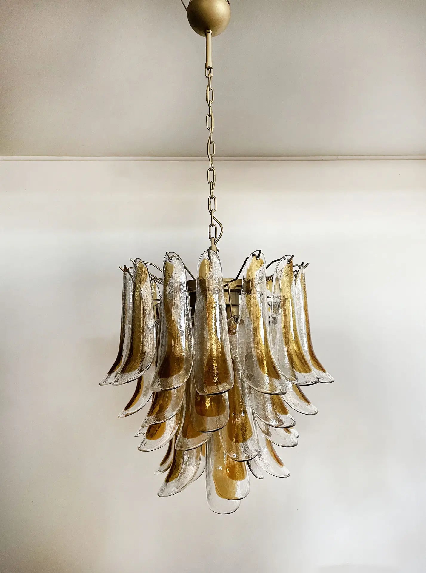 Murano Lysekrone – 41 Gule Konglebladglass – Murano Classics
