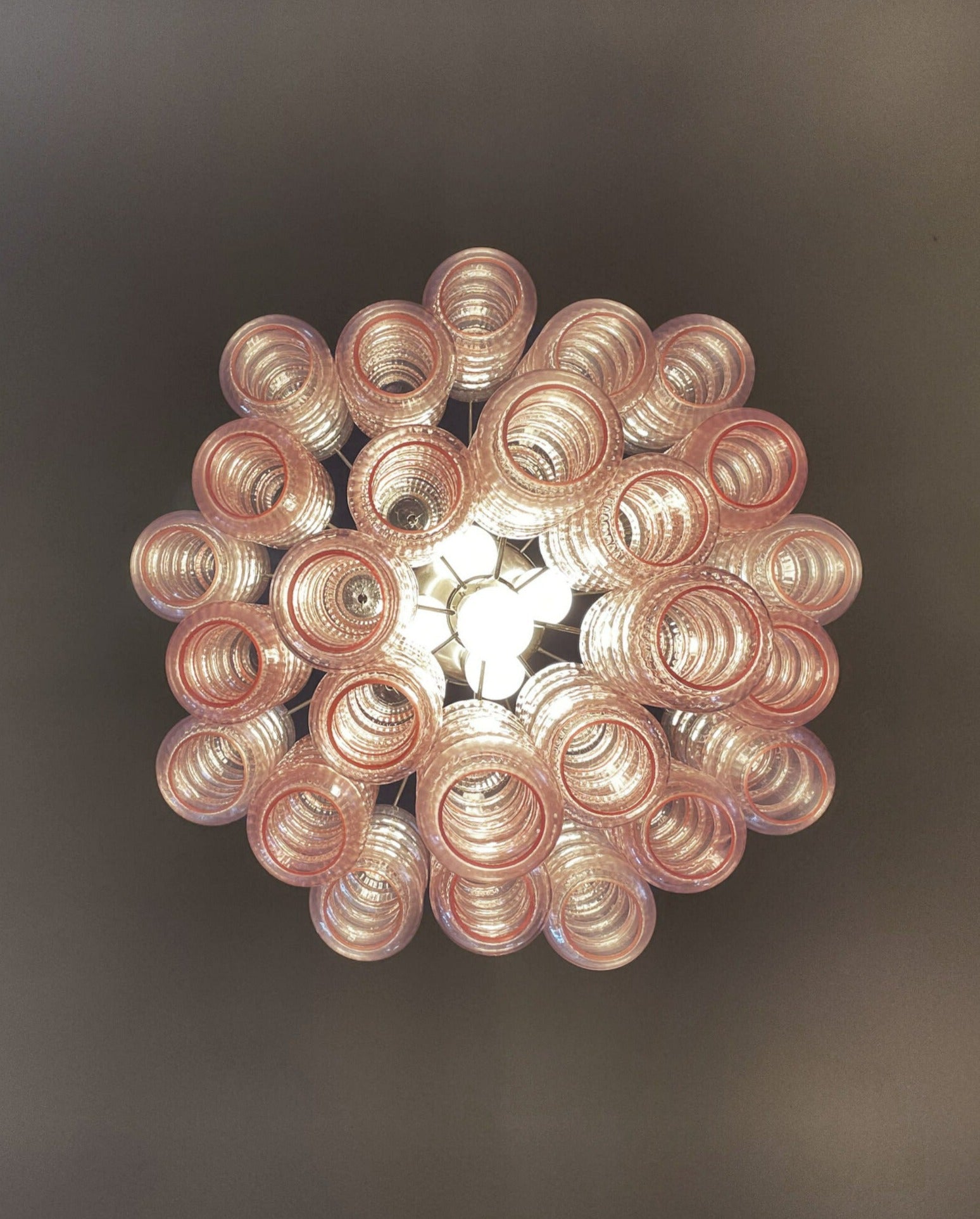 Murano Lysekrone – 26 Rosa Glassrør – detalj 1 – Murano Classics