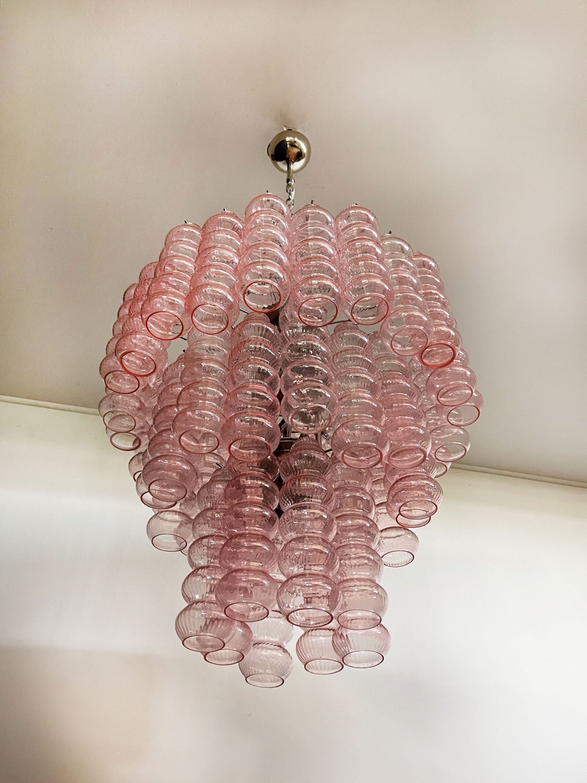 Murano Lysekrone – 48 Rosa Glassrør – Murano Classics