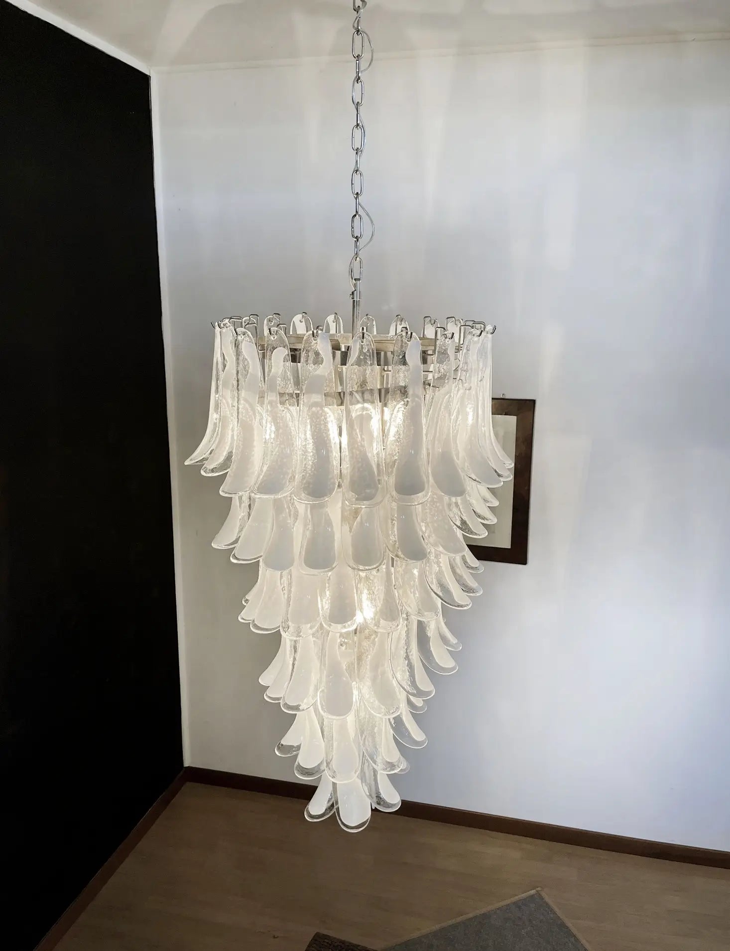 Murano Lysekrone – 83 Hvite Konglebladglass – detalj 4 – Murano Classics