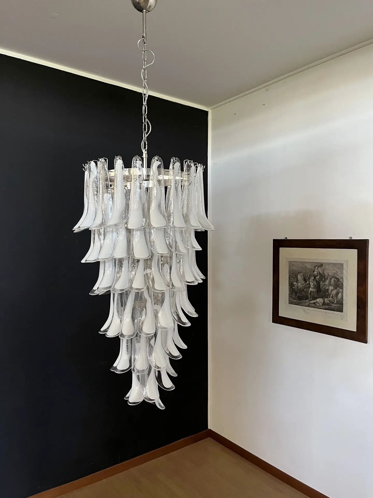 Murano Lysekrone – 83 Hvite Konglebladglass – Murano Classics