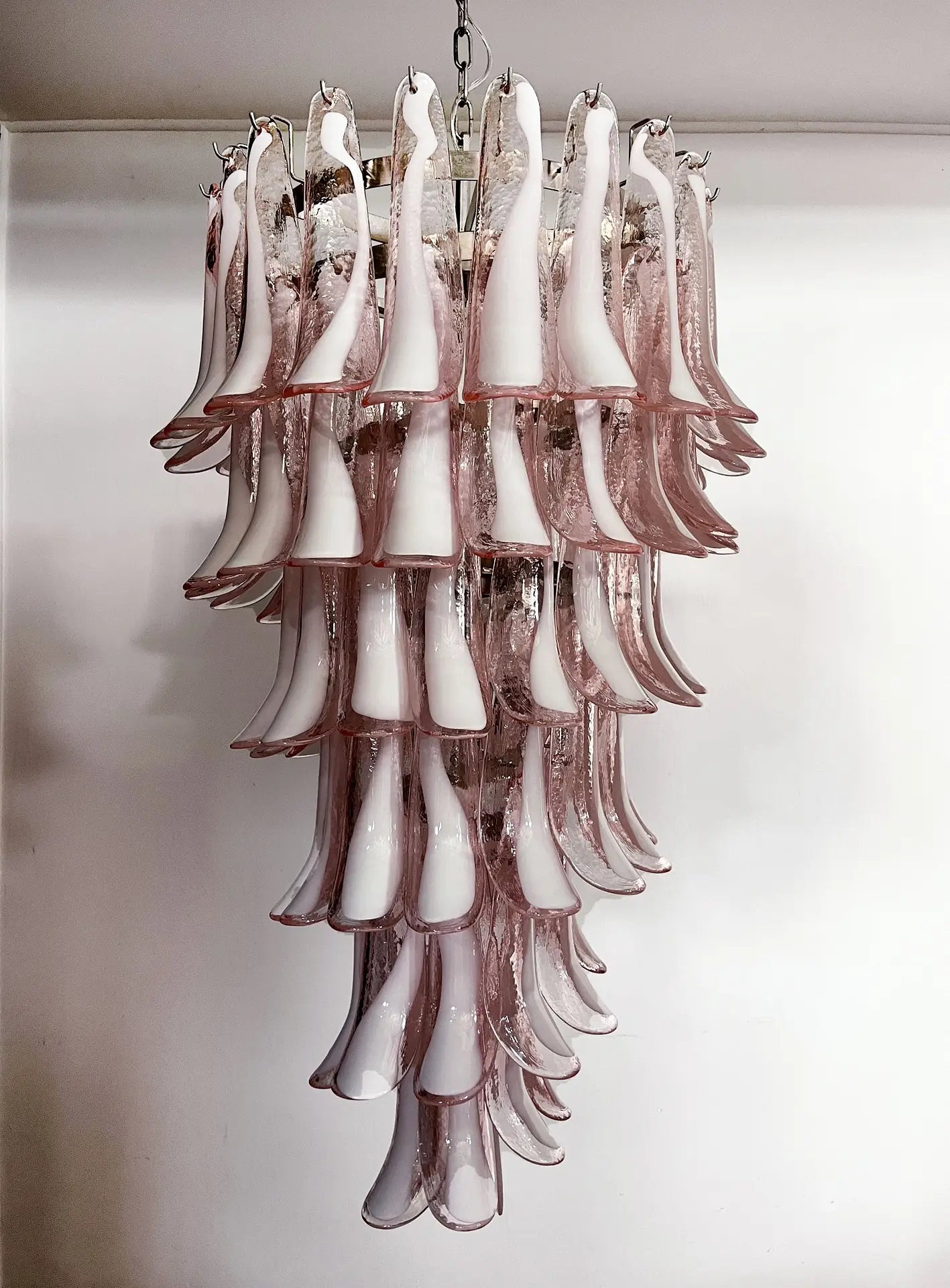 Murano Chandelier | 83 Pink cone leaf glass