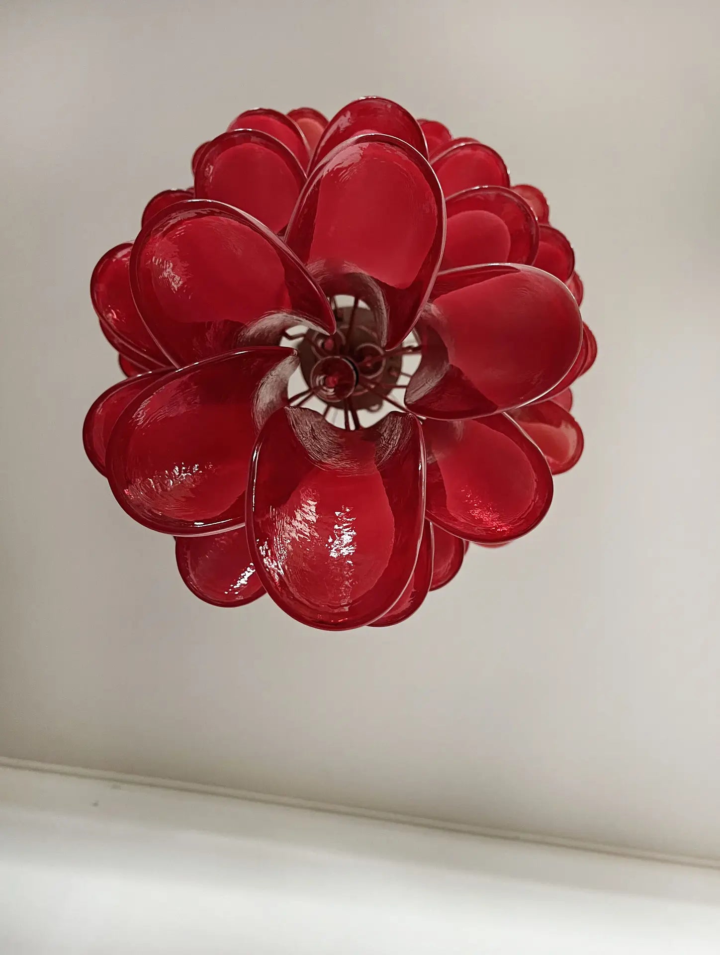 Murano Lysekrone – 83 Røde Konglebladglass – detalj 1 – Murano Classics