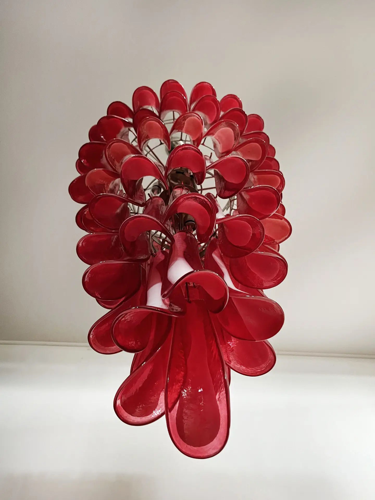 Murano Lysekrone – 83 Røde Konglebladglass – detalj 5 – Murano Classics