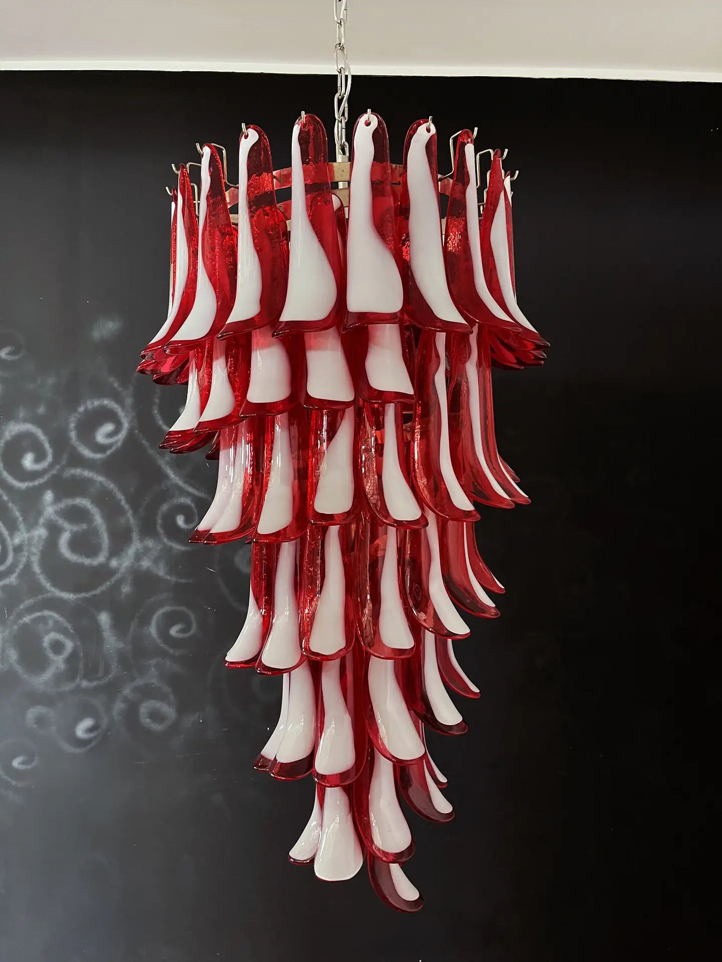 Murano Lysekrone – 83 Røde Konglebladglass – detalj 7 – Murano Classics