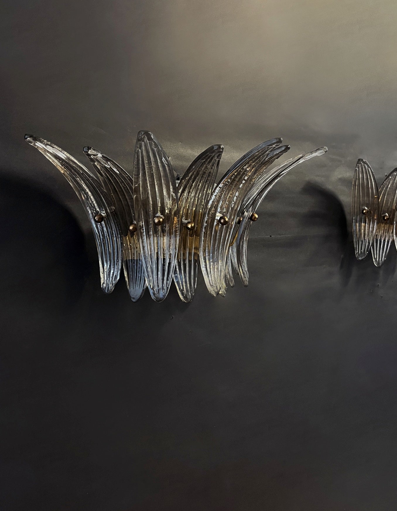 Murano Vegglampe – 9 Røykfargede Palmeglass – 2 stk – detalj 2 – Murano Classics
