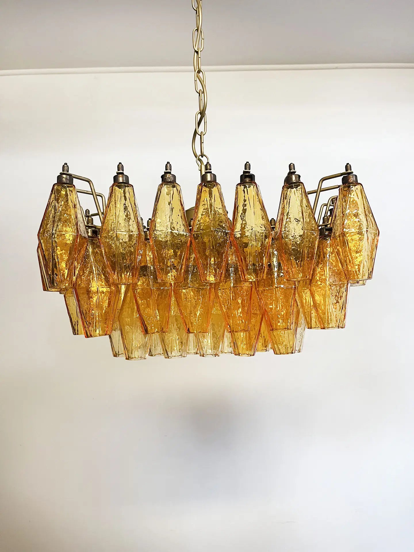 Murano Lysekrone – 56 Gule Poliedriglass – detalj 2 – Murano Classics