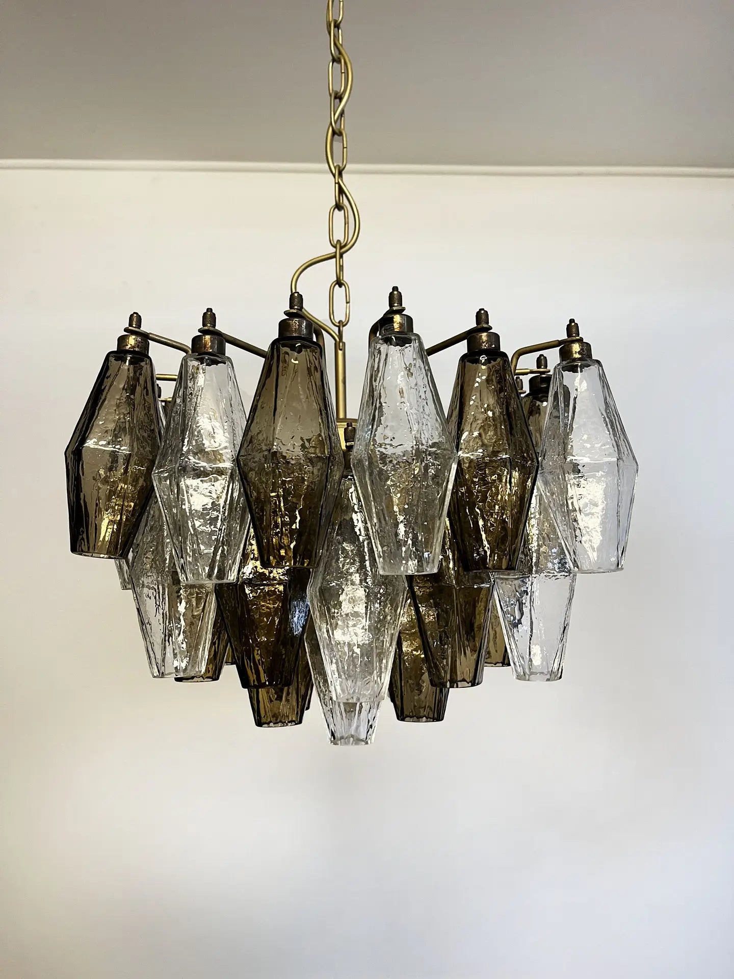 Murano Lysekrone – 56 Klare og Røykfargede Poliedriglass – detalj 3 – Murano Classics
