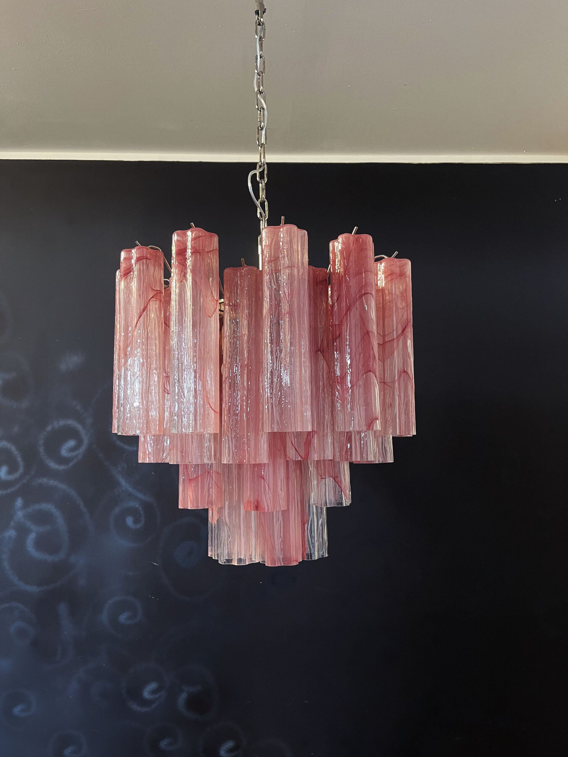Murano Lysekrone – 36 Rosa Alabaster Glassrør – Murano Classics