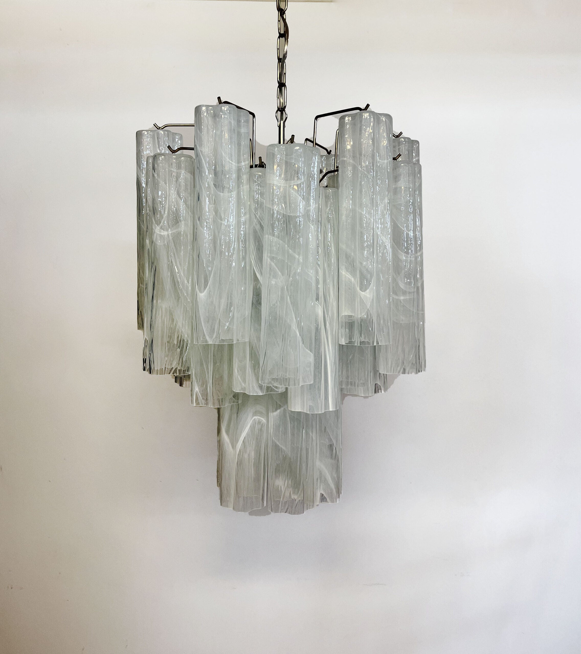 Murano Lysekrone – 30 Hvite Glassrør – Murano Classics