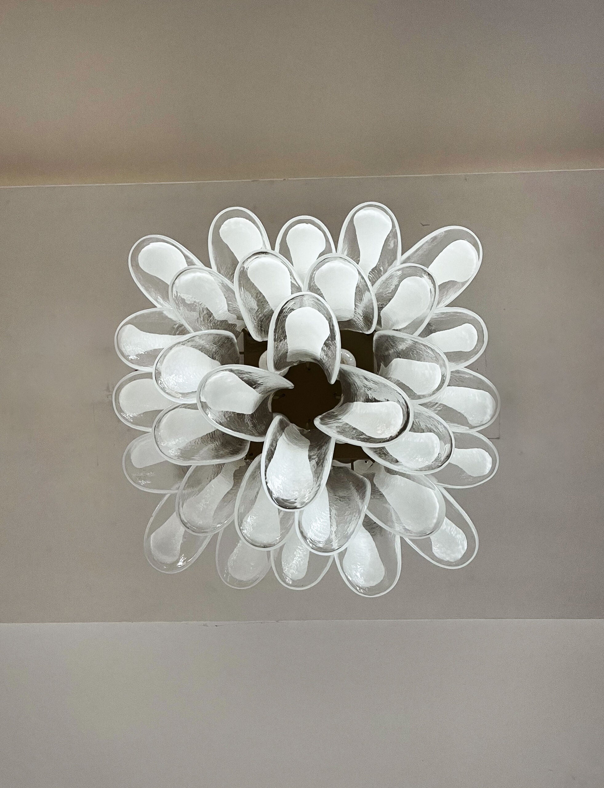 Murano Taklampe – 32 Klar, Hvit Konglebladglass – detalj 1 – Murano Classics