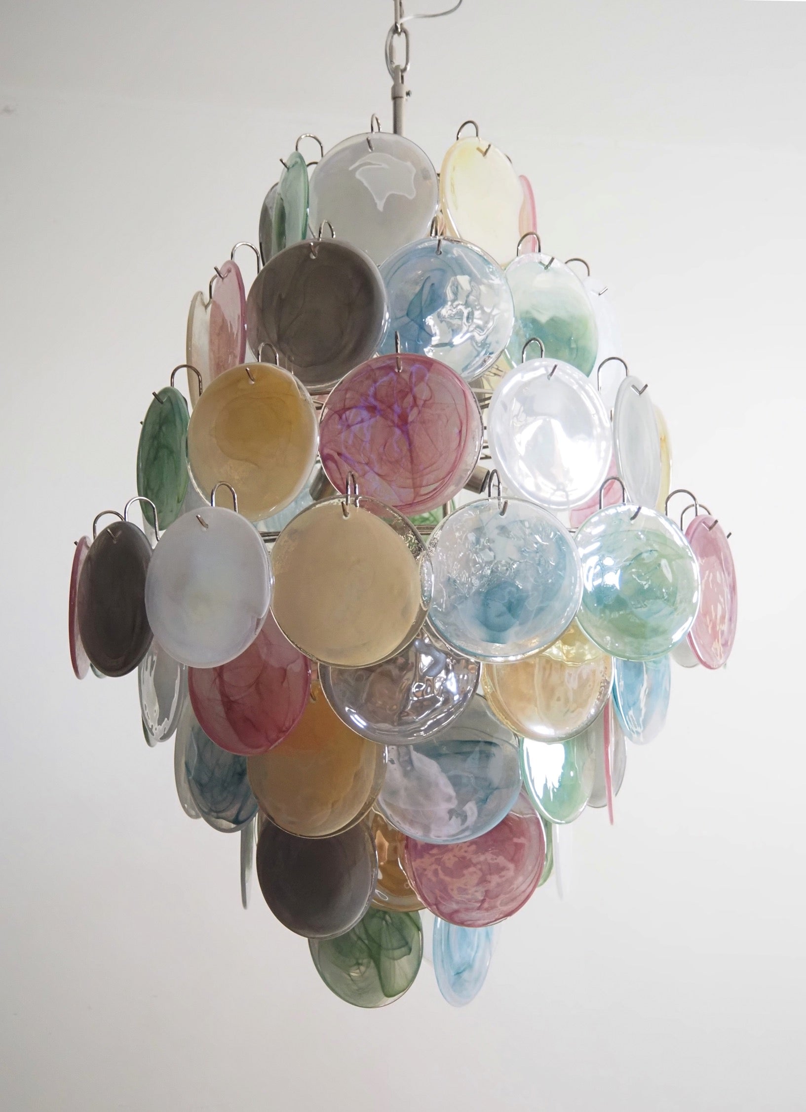 Murano Lysekrone – 87 Multifargede Glassdisker – Murano Classics