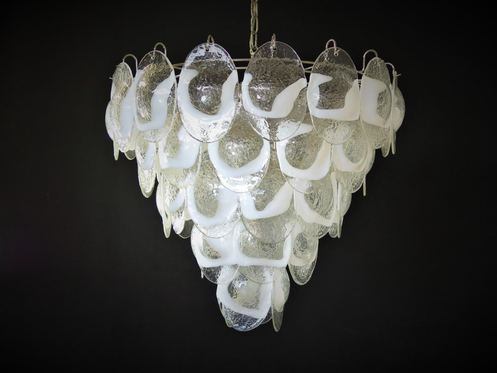 Murano Lysekrone – 50 Hvite Klare Konglebladglass – detalj 5 – Murano Classics
