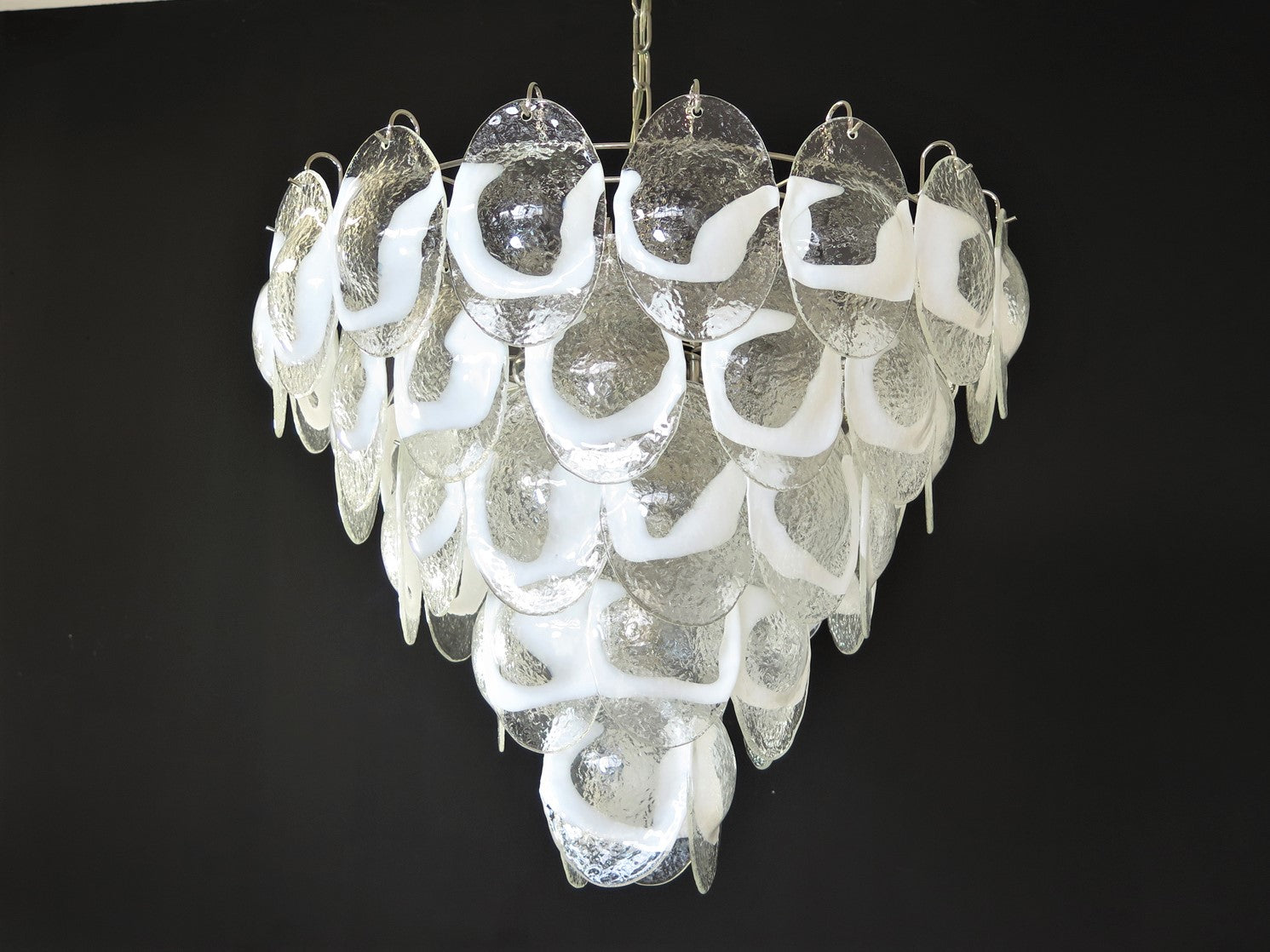 Murano Lysekrone – 50 Hvite Klare Konglebladglass – detalj 6 – Murano Classics