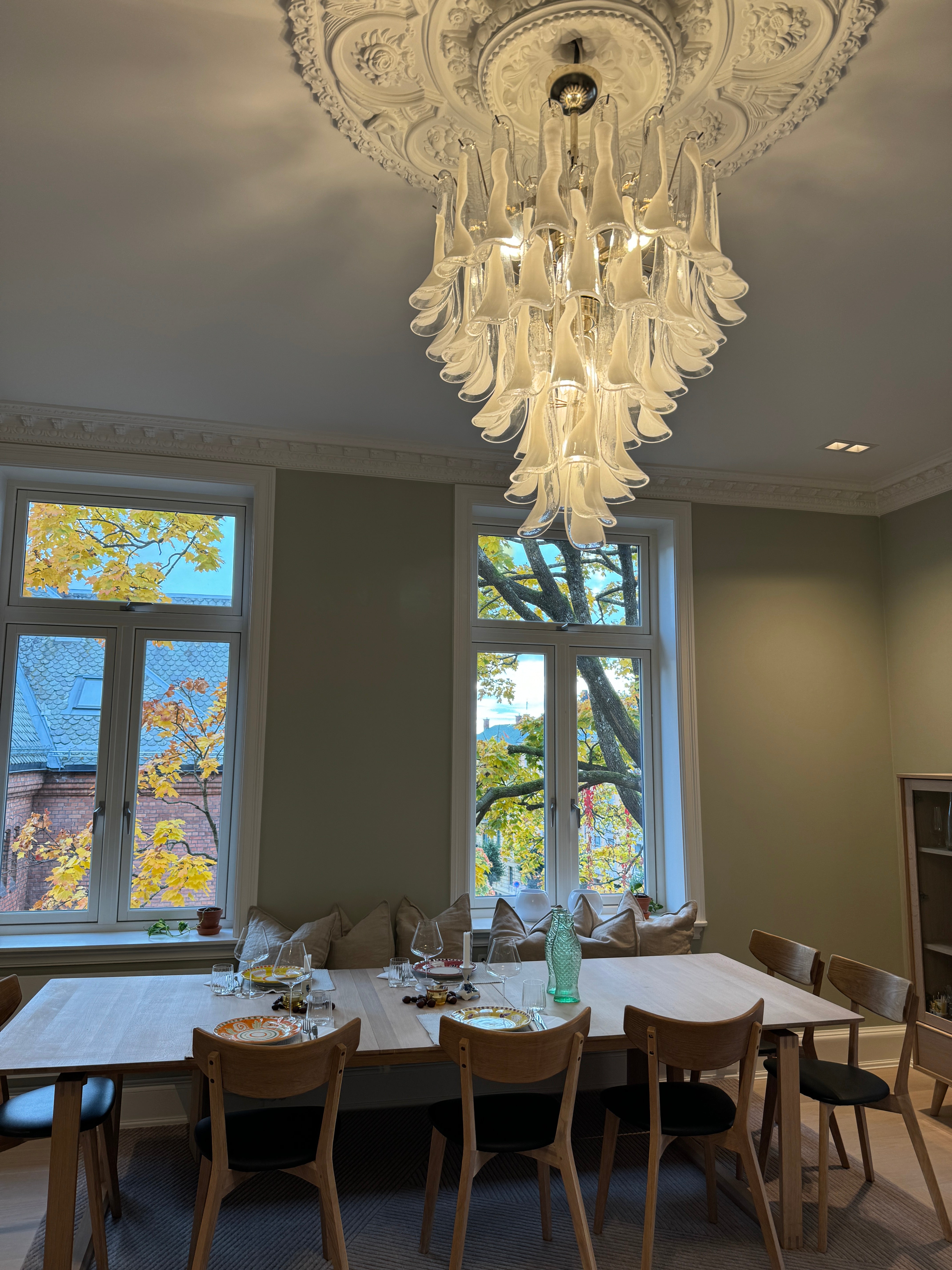 Murano Lysekrone | 52 Hvite Konglebladglass