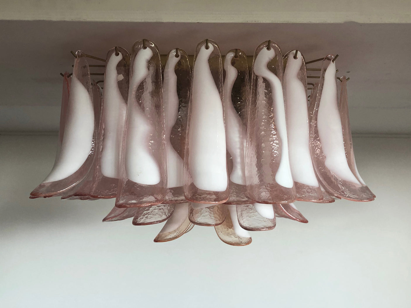 Murano Taklampe – 64 Rosa Konglebladglass – Murano Classics