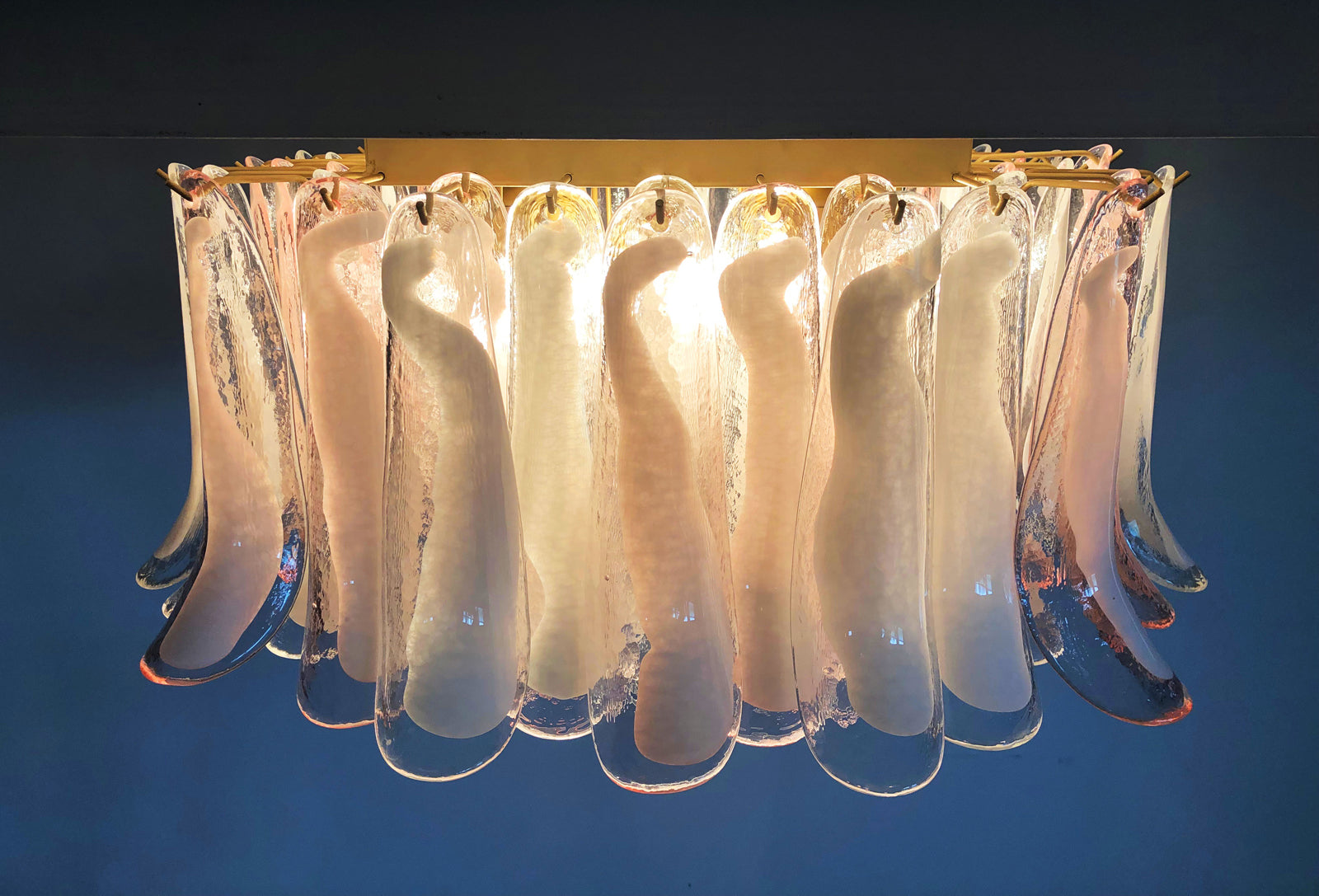 Murano Taklampe – 64 Klare og Rosa Konglebladglass – detalj 3 – Murano Classics