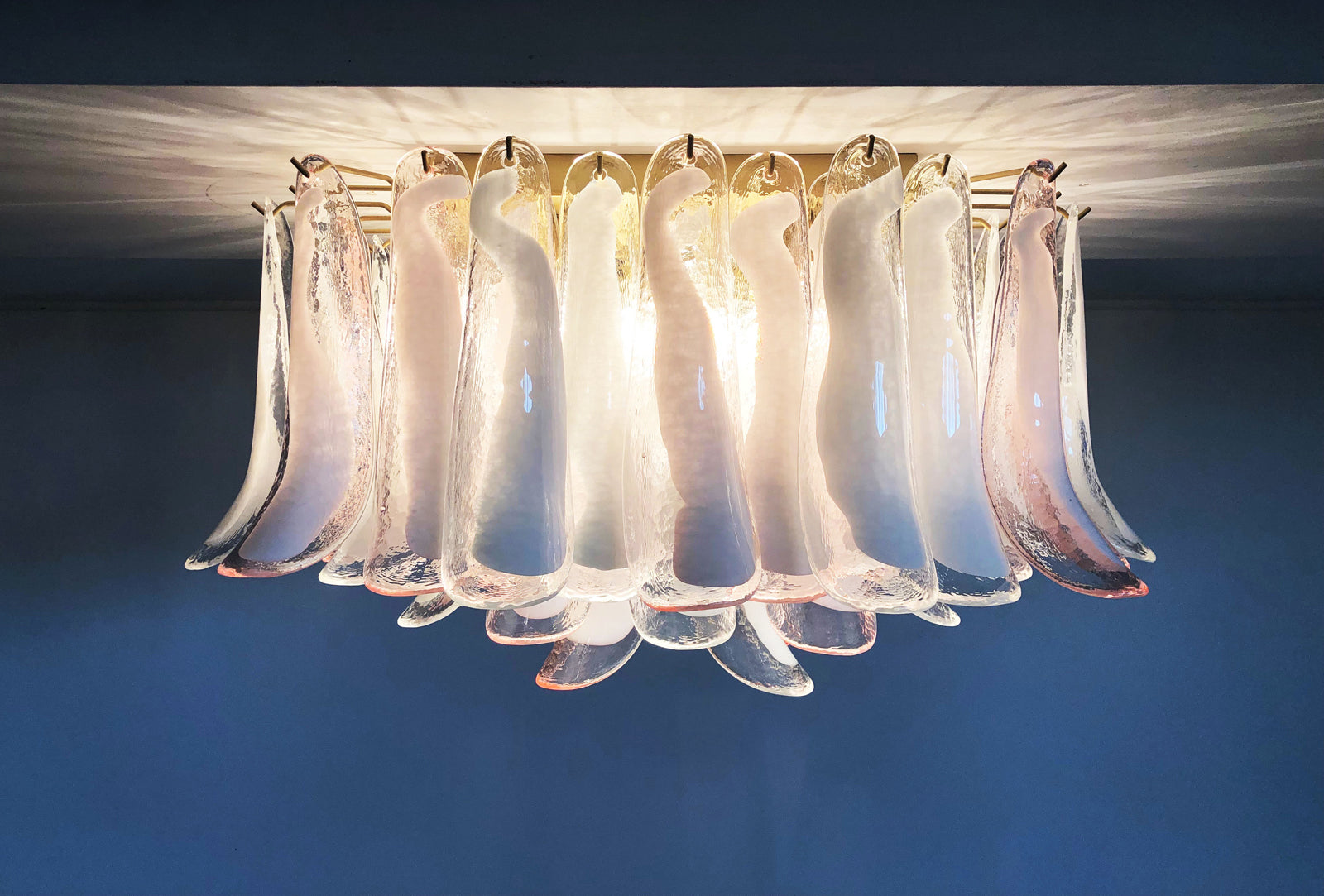 Murano Taklampe – 64 Klare og Rosa Konglebladglass – detalj 5 – Murano Classics