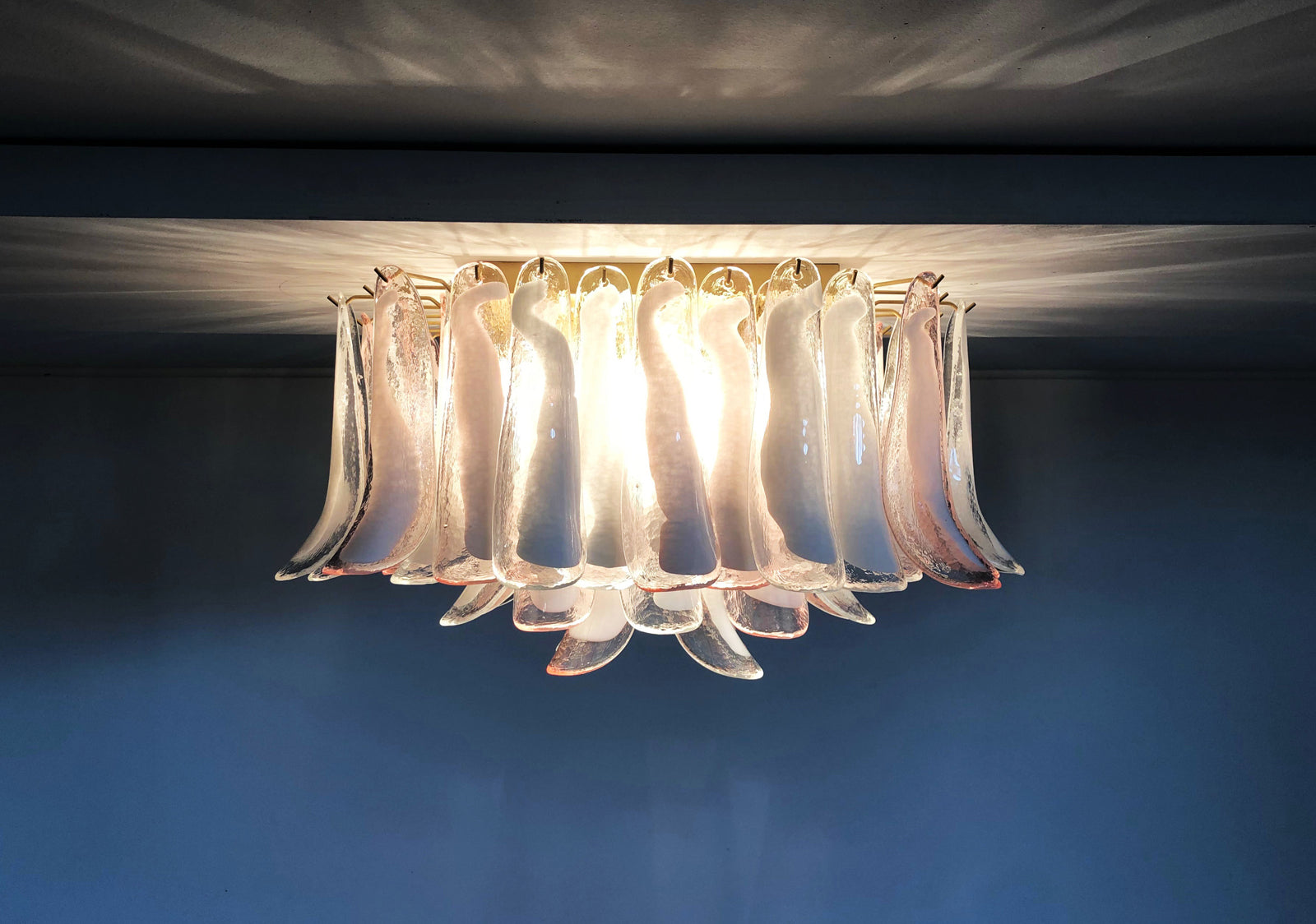 Murano Taklampe – 64 Klare og Rosa Konglebladglass – detalj 7 – Murano Classics