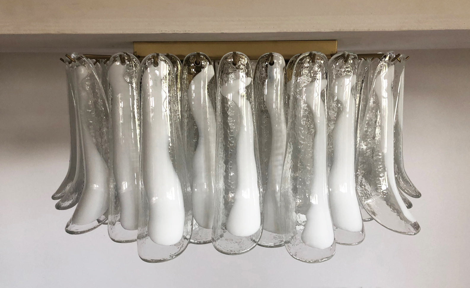 Murano Taklampe – 64 Hvite Konglebladglass – detalj 5 – Murano Classics